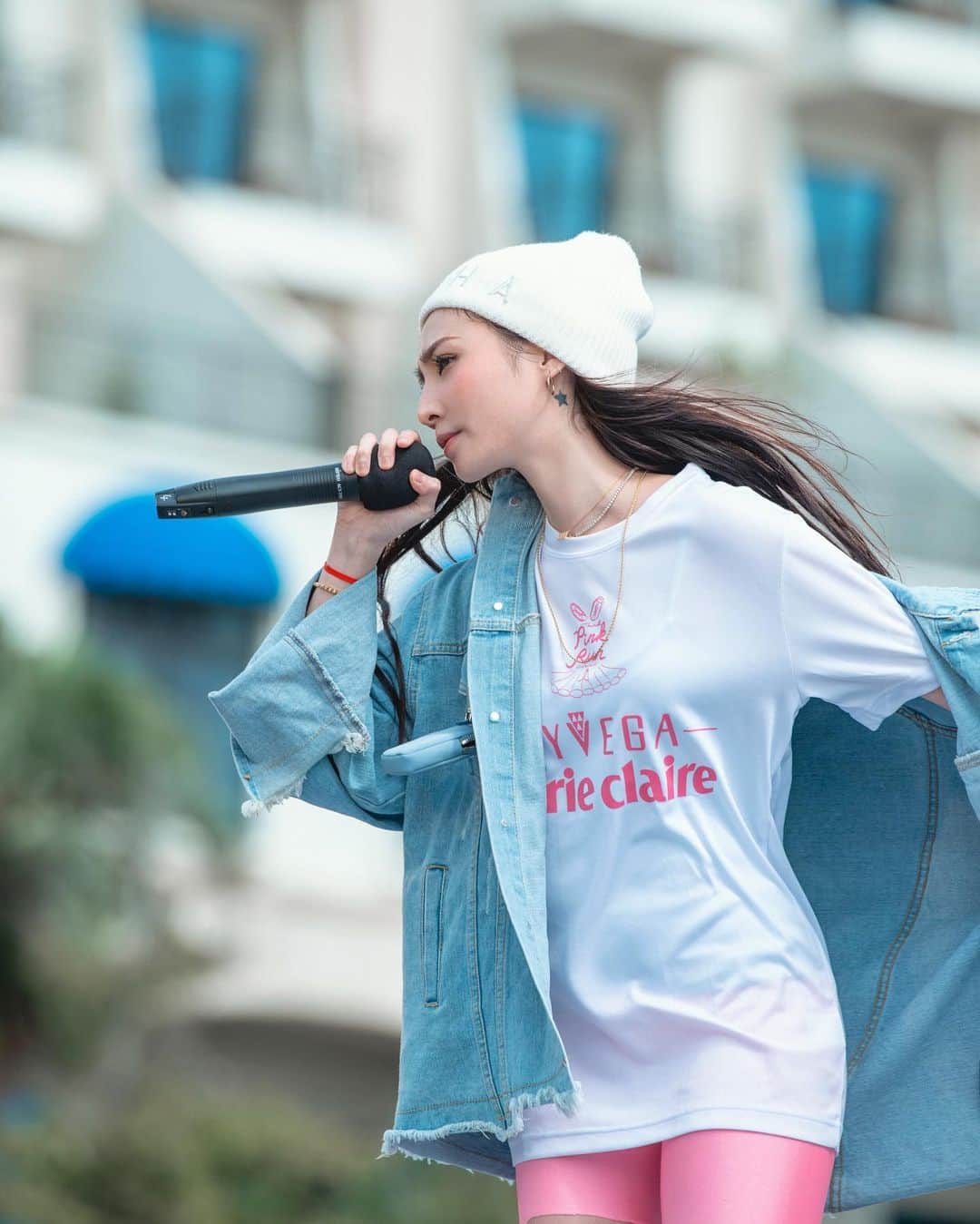 孫尤安（YoannaS）のインスタグラム：「@marieclairetw   📸： @lucas__visual   #美麗佳人 #marieclaire  #pinkrun2020 #裙襬澎澎RUN #ThinkPinkRunChic #粉紅絲帶  #團結你我終結乳癌 #TimeToEndBreastCancer」