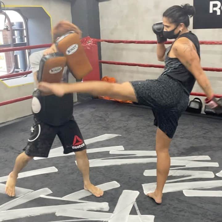 稲木ジョージのインスタグラム：「Kick boxing is my kind of meditation 🧘‍♂️🥊💥  ブランク期間あるけど、キックボクシングを始めて、10年経つかなー。仕事でスカッとしたいとき、気持ちを落ち着きさせたいときに最高のアクティビティだと思う🔥筋肉モリモリよりも、動けるしなやかなボディにしたい✊🏾」