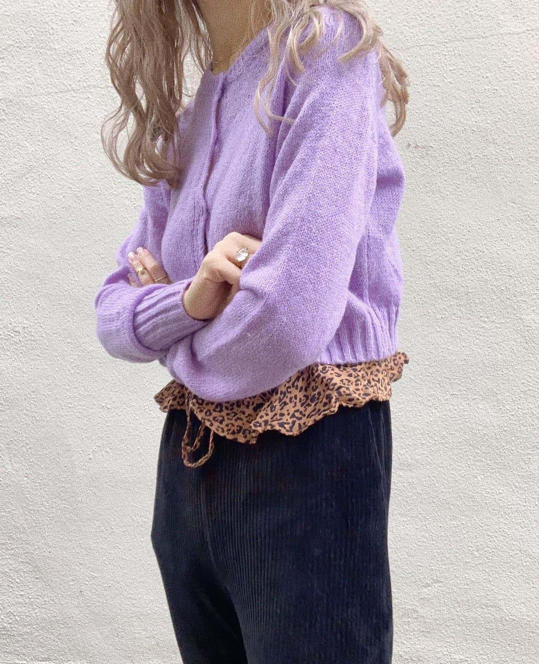 中谷愛のインスタグラム：「new 🦮..♡ mohair knit cardigan この色合い。たまらなくかわいい... こちらは10/27 発売です❤︎ #lit.」