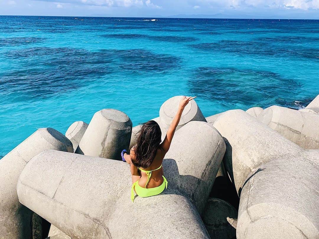鈴木まりなのインスタグラム：「波照間ブルー💙💙💙   #波照間島 #日本最南端」