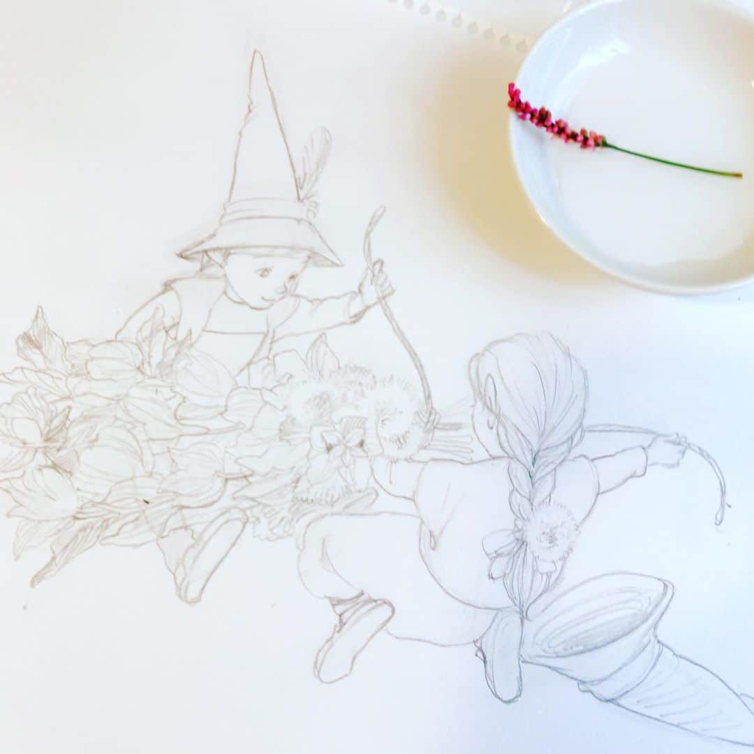 イラストレーター山崎牧子のインスタグラム：「Sketch. The Garden with Tomten 昼間、息子が摘んで来たイヌタデ 一輪だけ…今日は眠たくなるまで スケッチです🌙 #スケッチ#イラストレーター#下絵#トムテ#2021年カレンダー#sketch#pencil#artwork#illustrator#illustration#tomte」
