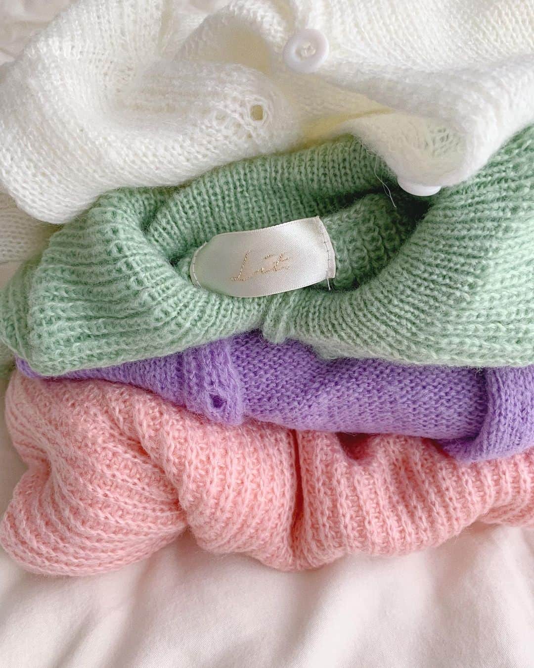 中谷愛のインスタグラム：「coming soon.. 来週発売のmohair knitたち🧶♡ #lit.」