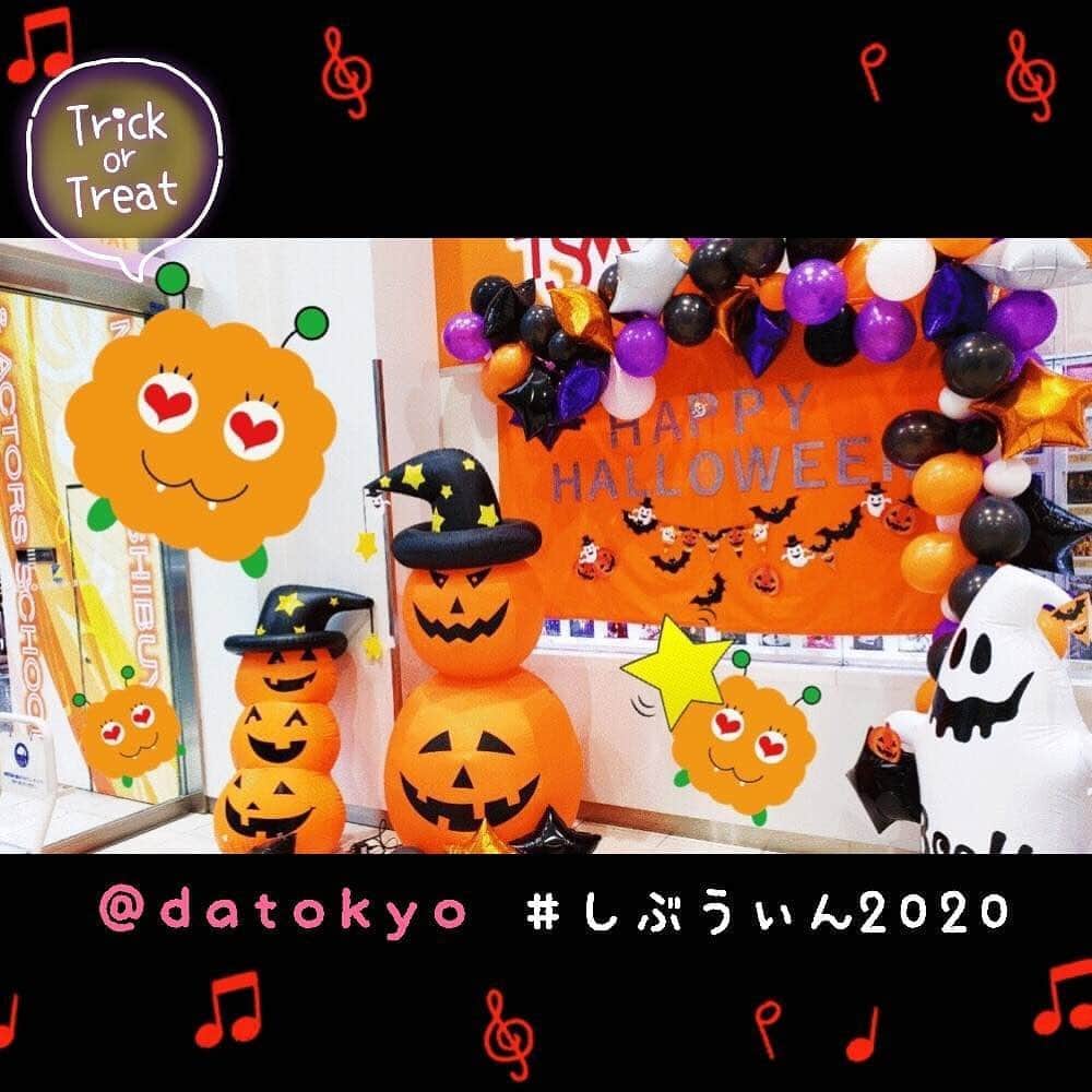 tsmshibuya_datokyoさんのインスタグラム写真 - (tsmshibuya_datokyoInstagram)「. 東京ダンス&アクターズ専門学校 Tokyo Dance & Actors School SHIBUYA .  🌾2020 AUTUMN🍁 🏫 OPENCAMPUS INFORMATION👩‍🏫 . DATOKYOのオープンキャンパスは 10月も豪華なメニューが盛りだくさん🎃  10/31（Sat)  Halloween Special!!  在校生パフォーマンスやハロウィンパーティーなど お楽しみ企画満載な1日🎃👻 オンラインでもお楽しみいただけます！  『#しぶうぃん2020 』で投稿いただくと 抽選で『Amazonギフトカード1000円分』があたる🎯  ◯12:30-13:45 【Theme Park】　@________ayp  🔰初心者も安心して受けていただけます♪  ◯14:00-15:20 【HIPHOP】 @ayanosekine  🔰初心者も安心して受けていただけます♪  --------------------------------------------  ◯アクター🕵️‍♂️ 演技×アクションW体験  ◯声優🎙 声優アーティスト体験  🔰どちらも初めての方が安心して受けていただけます♪  --------------------------------------------  . 📣📣〜10/31まで！AOエントリー延長決定！📣📣  『今年の情勢で進路選びがなかなか難しい💦』 『まだオープンキャンパスに行けていない💦』  皆さまからの声を受け、AO2次募集を実施中‼️‼️ 10/31（土）最終締め切りとなりました🙌 .  DA TOKYOのオープンキャンパスを ぜひ一度、体感しませんか？  業界を知り尽くした講師陣が あなたを夢の舞台へ導きます。 . 🖥オンライン参加も大好評受付中です！ ⚠️予約者限定(高校生以上) ⚠️AOエントリー生優遇あり ⚠️人数制限有り ⚠️少人数制 ⚠️検温・換気・消毒など徹底して行なっております。 . 詳細・ご予約は公式HP、DATOKYO公式LINEから💁‍♂️ (※instaのDMは原則受け付けません) . #tsmshibuya#datokyo #dancer#actor#dance#jazz#ballet#hiphop #shibuya#tokyo#dancelife#themepark  #ダンス#俳優#声優#アクター#ダンサー#専門学校 #da東京#tsm渋谷#渋谷#workshop#ws#オープンキャンパス#テーマパークダンス #ハロウィン #halloween」10月25日 21時59分 - datokyo_tsmshibuya