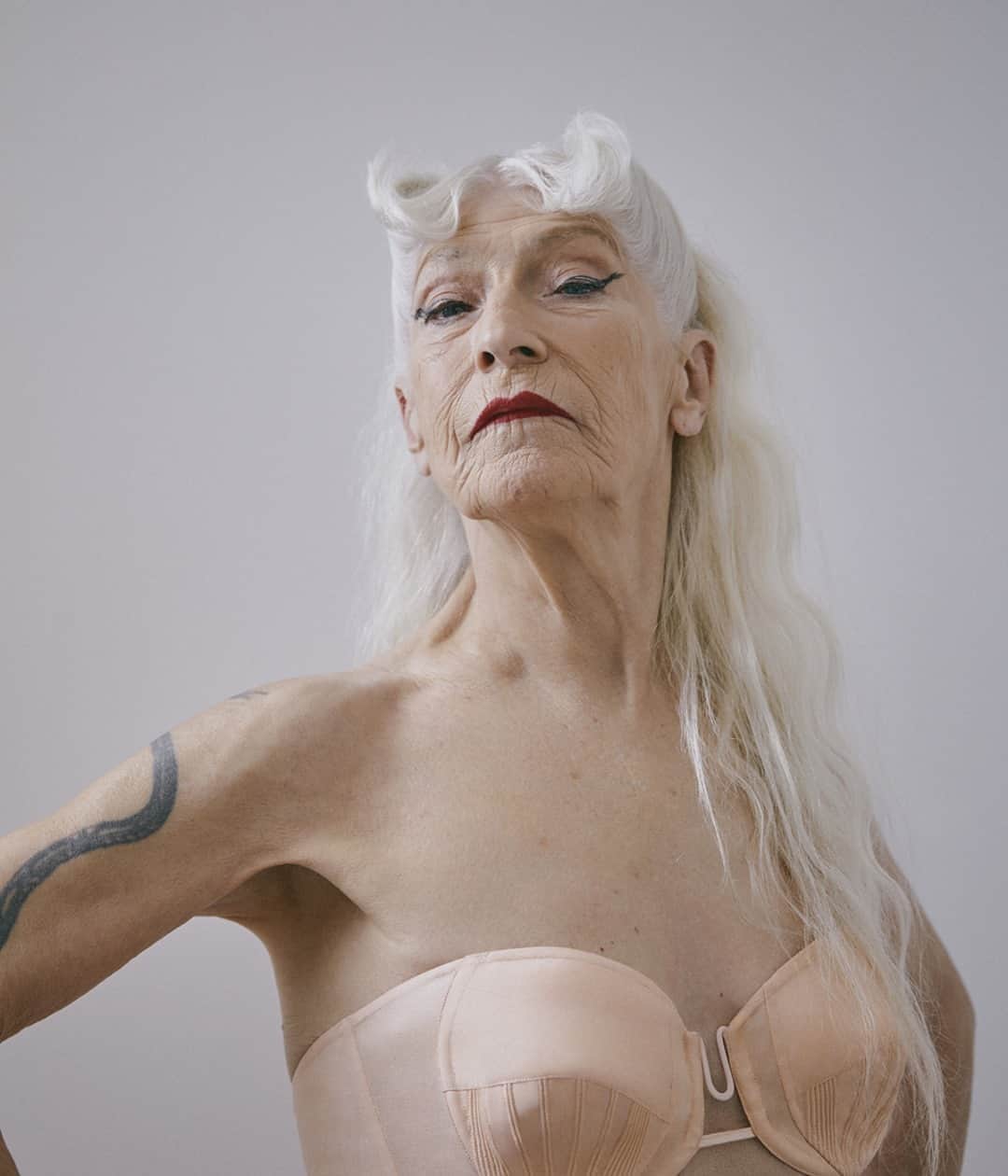 レジャビーさんのインスタグラム写真 - (レジャビーInstagram)「Audacieuse. MAISON LEJABY célèbre ses 90 ans : découvrez l'interprétation contemporaine d'une de nos archives de la décennie 1950 par @conorclinch. — Confident. MAISON LEJABY celebrates its 90 years of existence : discover @conorclinch's contemporary interpretation of one of our archives from the 1950s.」10月25日 22時00分 - maisonlejaby