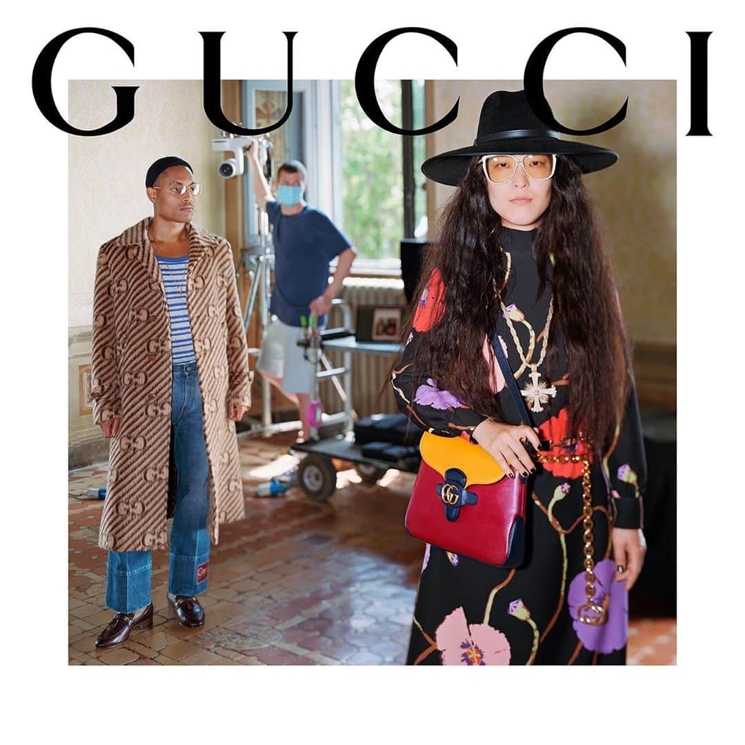 グッチさんのインスタグラム写真 - (グッチInstagram)「“Breaking the spell that forces my collaborators to passionately work on clothes they later have to abandon, I asked the team to wear them,” @alessandro_michele on #GucciEpilogue.  Discover more through link in bio. #AlessandroMichele @kenscott.archives #GucciKenScott」10月25日 22時00分 - gucci