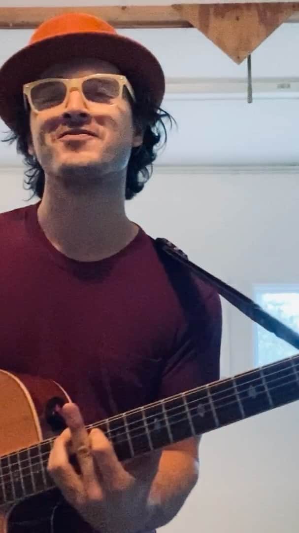 マイケル・マラーキーのインスタグラム：「GREEN LIGHT RELEASE PARTY on my twitch channel! Will play 1.5 hr set with a Q&A after.   Event info: https://www.bandsintown.com/e/102391594?came_from=206」