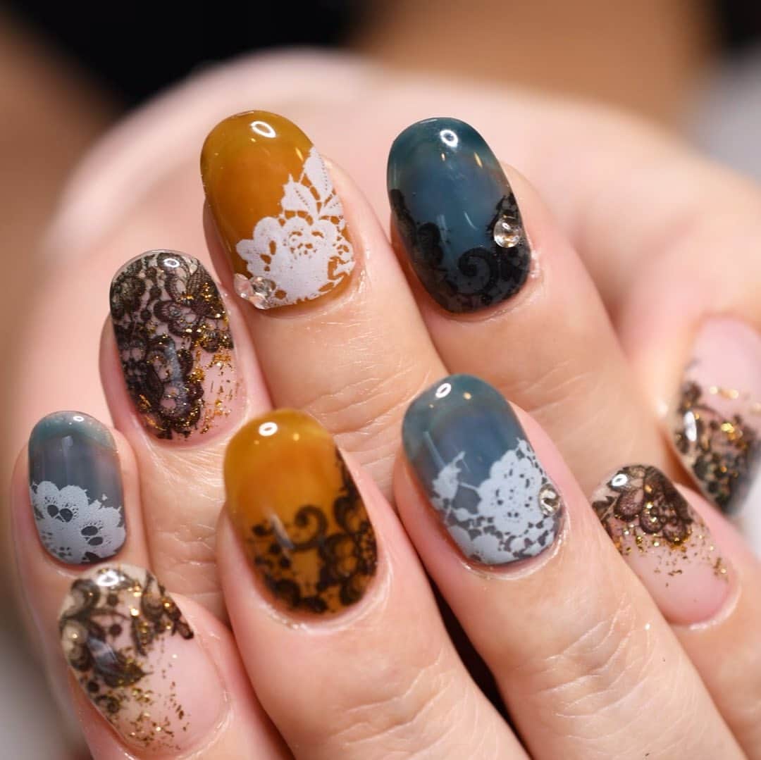 Yuka Maeda ::manicurelistのインスタグラム：「. . Salon data▼ ＝＝＝＝＝＝＝＝＝＝＝＝＝＝＝＝＝＝＝＝ . CADENAS -nail eyelash salon- ●Nail artist  @yuka.maeda  @yuki_cadenas ●eyelash　@cadenaseyelash  ゲストに愛と感動を…♡ . 【 LINE ＠cadenas 】 ご予約/お問い合わせはLINEよりお気軽に🤲 ▶︎▶︎#cadenasnail デザインアップしてます♡  price…★⭐︎Instagram特別キャンペーン中⭐︎★ . 「インスタ見たよ👀」と LINEからご予約で特別プライス7500円！！ . ※ご新規様限定 ※キャラクターや特殊なエレメント等のみ 別途料金いただく場合ございます🙇🏻‍♀️ . . price…初回8000円（オフ込み） access…大阪市北区堂山町16-1  中崎町駅  徒歩5分 /  梅田駅  徒歩6分 . tel… 06-4792-8617 ＝＝＝＝＝＝＝＝＝＝＝＝＝＝＝＝＝＝＝＝ . . .  #中崎町ネイルサロン #梅田ネイルサロン #大阪ネイルサロン #関西ネイルサロン #インスタネイル #instanails #instanail #トレンドネイル #ネイルサンプル #ニュアンスネイルデザイン  #ネイルブック #ブラックネイル #ネイルチェンジ #今月のネイル #にゅーねいる #秋ネイル #オレンジネイル  #ネイル大好き #レースネイル #ネイル部 #女子力向上委員会 #女子力 #女子力ネイル #アートネイル #シアーネイル #ニューネイル  #ナノソル #ナノソルcc  #ナノソル販売店大阪」