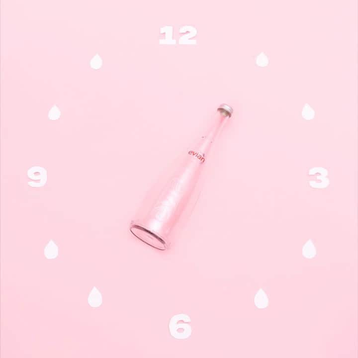 evianのインスタグラム：「Backwards? Forwards? Still confused? Today the clocks were set back 1 hour in France. The sun sets earlier in the evening, but it shouldn't stop anyone from staying hydrated. 💧  🎥 by @danielamuttini  #evian #evianwater #positivedrops #stayhydrated」