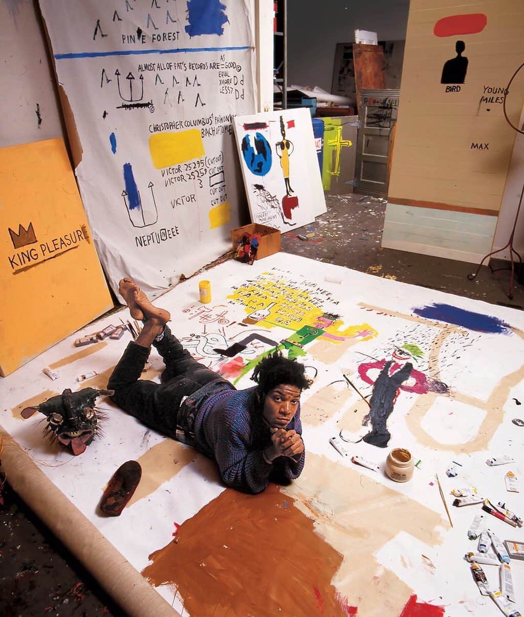 プロエンザスクーラーのインスタグラム：「Sunday feeling Basquiat in his studio, 1987」