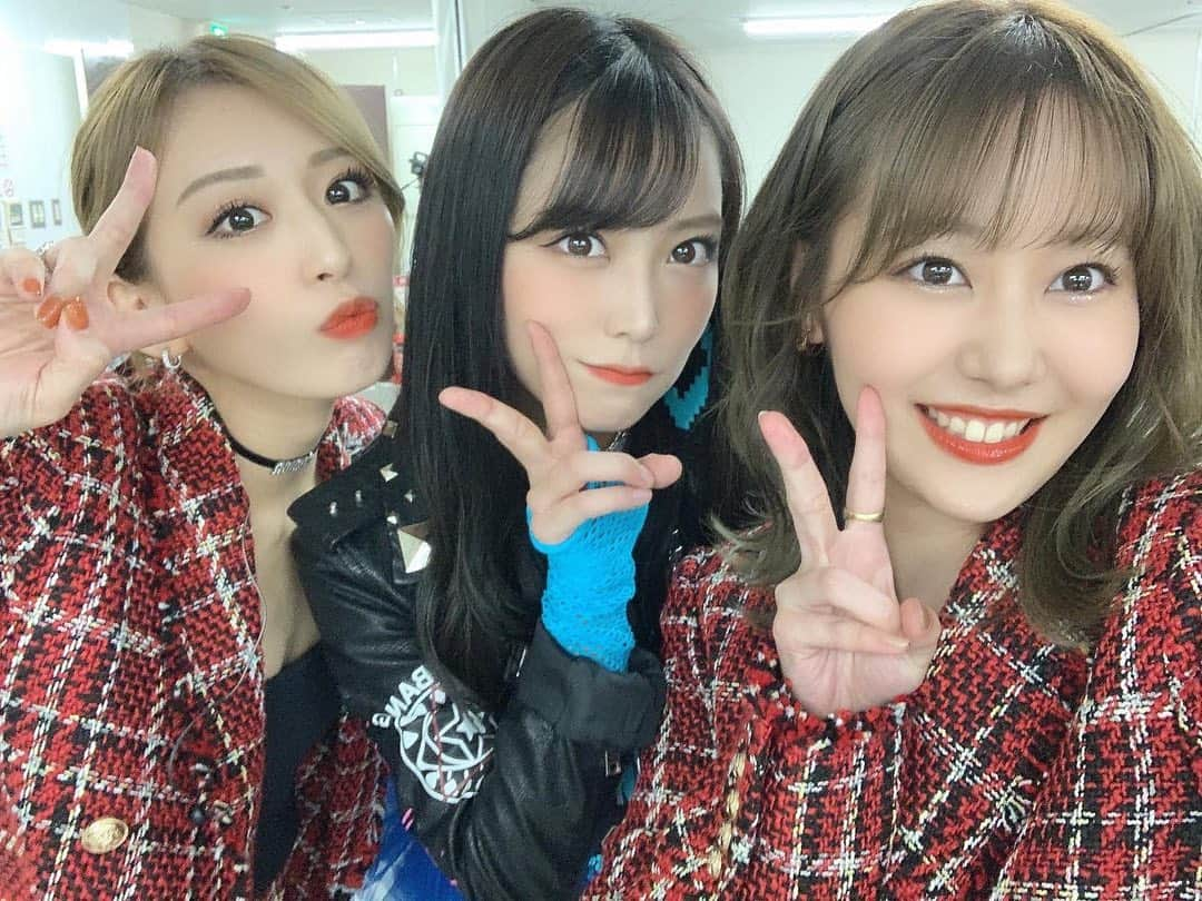 木下春奈さんのインスタグラム写真 - (木下春奈Instagram)「・ ・ ・ そしてそして5年ぶりに　 なんでやねん、アイドル♩を歌わせていただきました。 ・ まさかこの楽曲をもう一度歌うことができるなんて。。。泣 セットリストに入れてくれた朱里に感謝です💕 ・ ・ しかも最後にかなこと披露したのが5年前の大阪城ホールらしく とても感慨深い気持ちになりました。 ・ みるも歌唱メンバーに入っていたので 久しぶりのなんでやねんコンビと久しぶりのおばか三姉妹です😂💓 ・ ・ ・ #吉田朱里卒業コンサート#nmb48#なんでやねんアイドル」10月25日 22時10分 - haruna_kinoshita