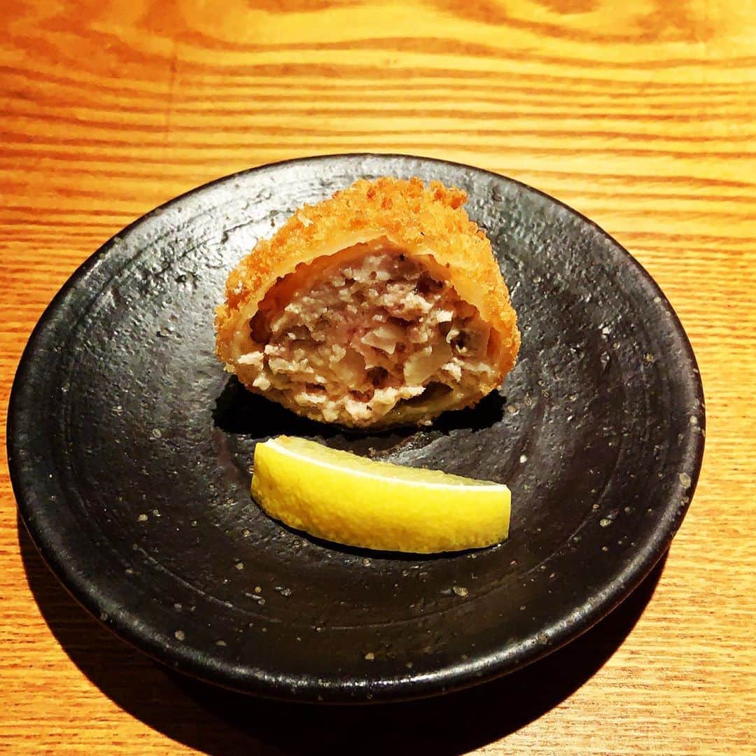 志摩有子さんのインスタグラム写真 - (志摩有子Instagram)「今夜は家族で高太郎さん。 ポテサラやメンチカツなどの定番に今夜は秋刀魚まつり。小ぶりだけど、しっかり脂がのっている。今夜もごちそうさまでした。  #渋谷　#高太郎　#まよぬわしら」10月25日 22時11分 - ariko418