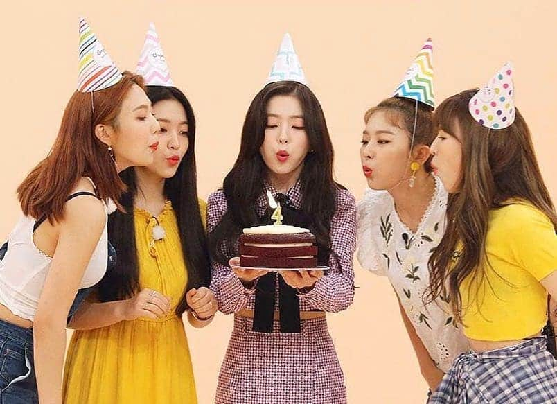 イェリさんのインスタグラム写真 - (イェリInstagram)「Today is my birthday🎂😁🙈 #REDVELVET #YERI #레드벨벳 #예리」10月25日 22時11分 - redvelvet_yeri