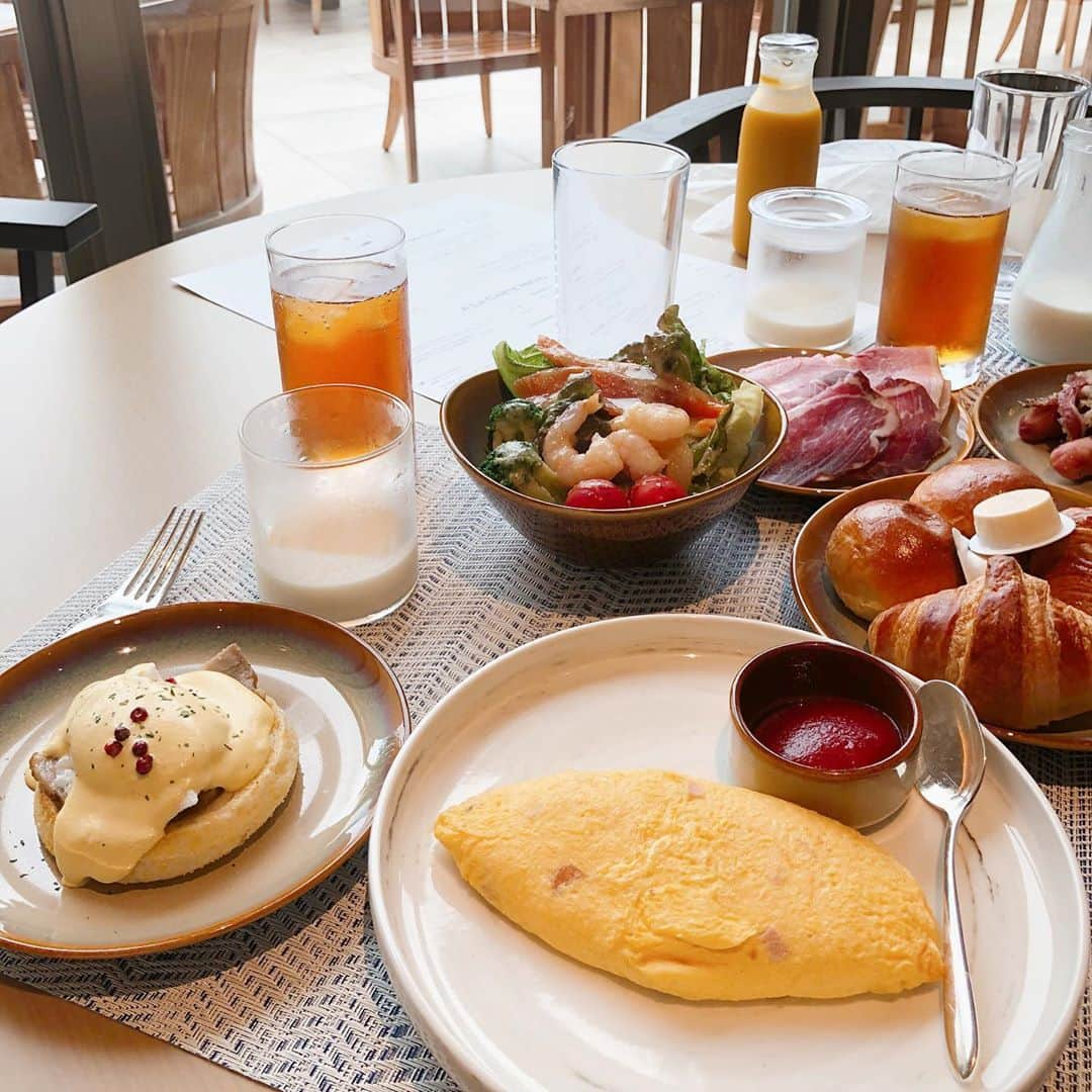 MIKIRUNのインスタグラム：「ホテルの朝食っていいよね🥐 起きるのつらいけど😴」