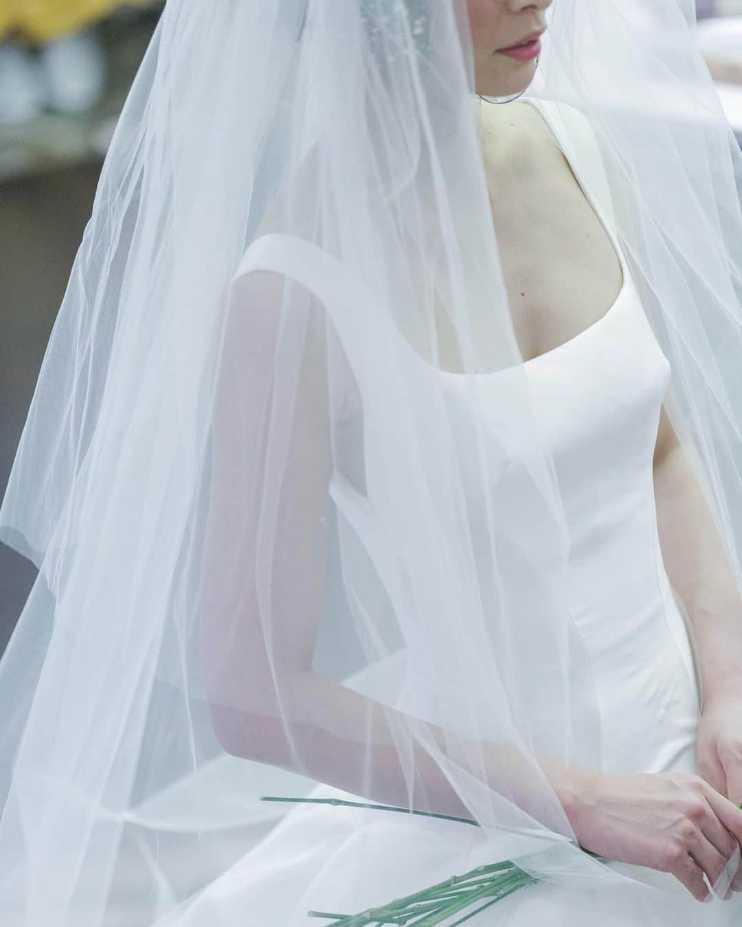 JUNOのインスタグラム：「Photo Wedding﻿ ﻿ ドレスを纏ったときの 胸の高鳴り﻿ 大切な人があなたへ向ける笑顔﻿ 初めて感じるほどの幸せ 自信と誇り﻿ ﻿ すべての女性に﻿ 人生でいちばん美しい 最愛の一日を﻿ ﻿ そんな想いから JUNOのフォトウエディングは生まれました﻿ ﻿ これまで出会った大切な人たちと﻿ 写真を通して幸せをわけあえる喜び﻿ 世界中のアトリエを巡り出会った 本物のドレスを纏って﻿ 大切な人と過ごす最愛の時間﻿ ﻿ そのかけがえのない時間が﻿ 一生あなたの人生を輝かせる瞬間となりますように﻿ ﻿ #inesdisanto﻿ #MARCHESA﻿ #antonioriva﻿ #naeemkhan﻿ #inmaculada﻿ #kennethpool﻿ #zacposen﻿ #juno﻿ #junowedding﻿ #wedding﻿ #weddingdress﻿ #viktorandrolf ﻿ #lenamedoyeff ﻿ #ジュノ﻿ #ウエディング﻿ #ウェディング﻿ #ウエディングドレス﻿ #ウェディングドレス﻿ #ドレス﻿ #プレ花嫁﻿ #2020冬婚﻿ #2021春婚﻿ #福岡花嫁﻿ #東京花嫁﻿ #九州花嫁﻿ #関東花嫁」