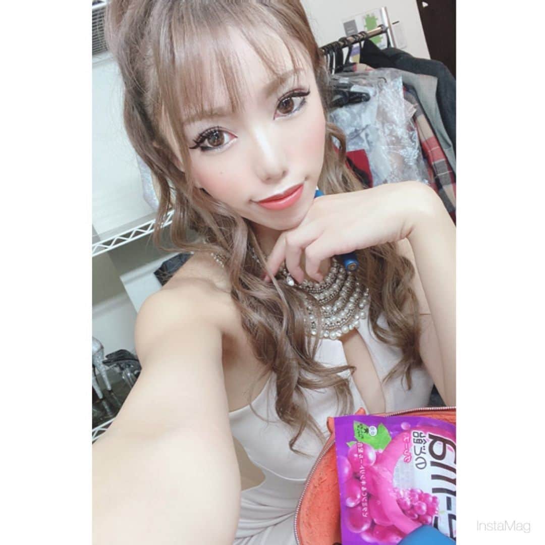 あゆかのインスタグラム：「本日お休み💓 最近週末が忙しくて体が持たない😂 贅沢な疲れだけど休みはぐったり😂笑 きてくれたみなさんありがとうございます！ 今週ラスト１週間がんばります💓 コスプレイベントもあるからみんな来てね？  .  #千葉キャバクラ#千葉富士見キャバ嬢#千葉富士見町キャバ嬢#千葉富士見キャバクラ#arドレス#ジュエルズドレス#コロナに負けるな#コロナに負けるな日本#オンラインキャバクラ#ファッション好きな人と繋がりたい#ヘアメイク#お家スタイル#息してる？#followｍe4 #follow4like#followtrain」