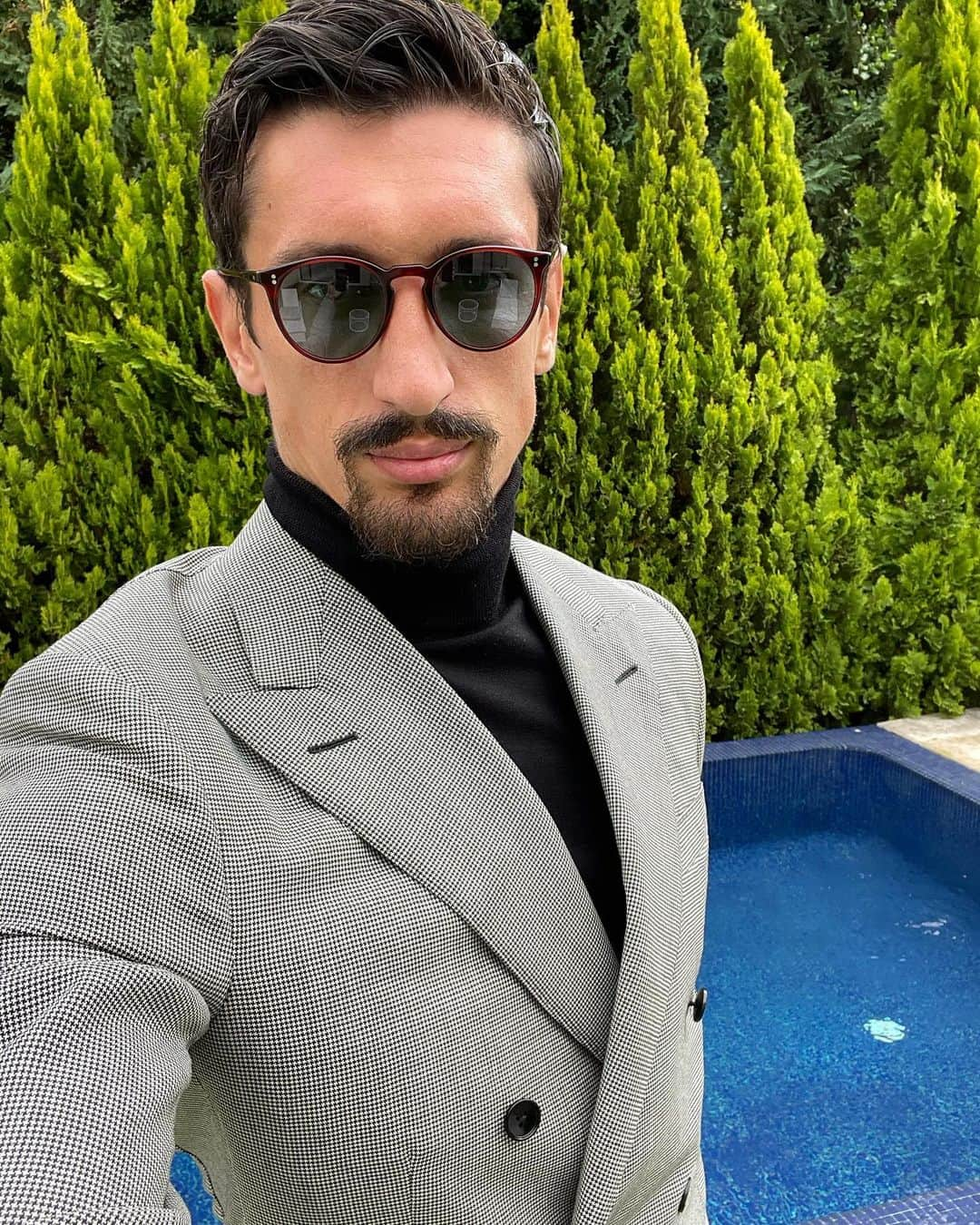 ステファン・サヴィッチのインスタグラム：「Sunday mood 👔😎」