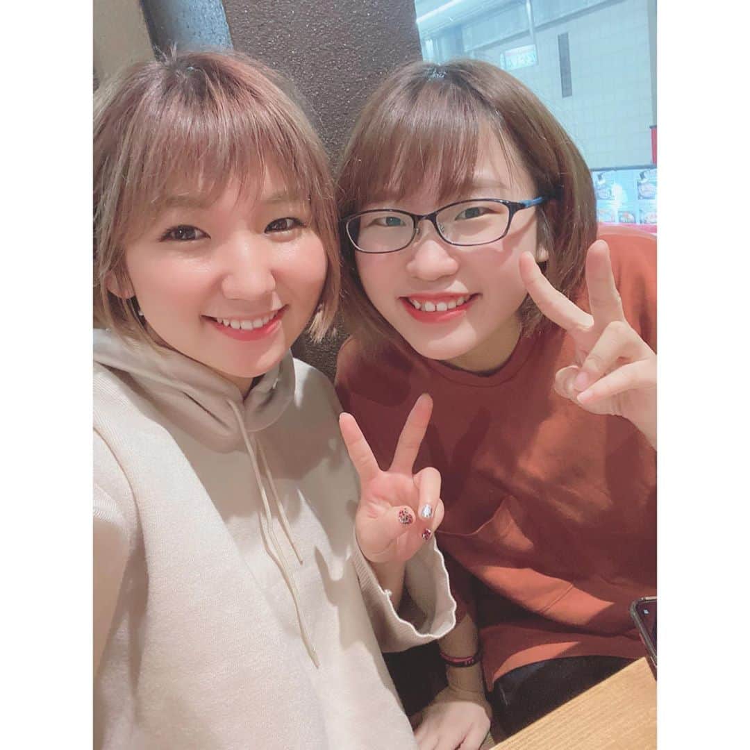 寺下智香（プロボウラー）のインスタグラム：「もえたんはぴばー💓 これからも末永くよろしく☺️  明日から大岡産業レディースオープントーナメント頑張ります✨ 応援よろしくお願いします！  #もえたん #倉田萌プロ #お誕生日 #おめでとう #🎂 #大好き😘 #大岡産業レディースオープントーナメント #公式戦 #ボウリング #プロボウラー #jpba #大石奈緒プロ #本間由佳梨プロ #田代小夏プロ #高橋美穂プロ #寺下智香 #スガイディノス #サンブリッジ #飯田通商 #JJコーポレーション」