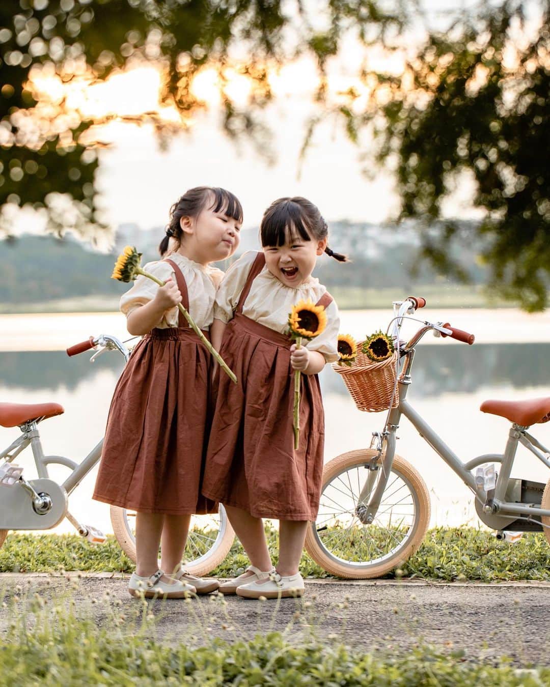 MOMOツインズのインスタグラム：「Stoked to share our exclusive shoe collaboration with @superga_sg launching 31 Oct!  We conceptualised and designed these shoes with Leia and Lauren’s personalities in mind, allowing us to be true to what we would put on our kids. This ‘Little Ones in Nature’ collection reflects their love for the great outdoors, lust for life and enthusiasm for adventure.   More deets coming your way. Stay tuned ❤️  #SupergaxLeiaLauren」