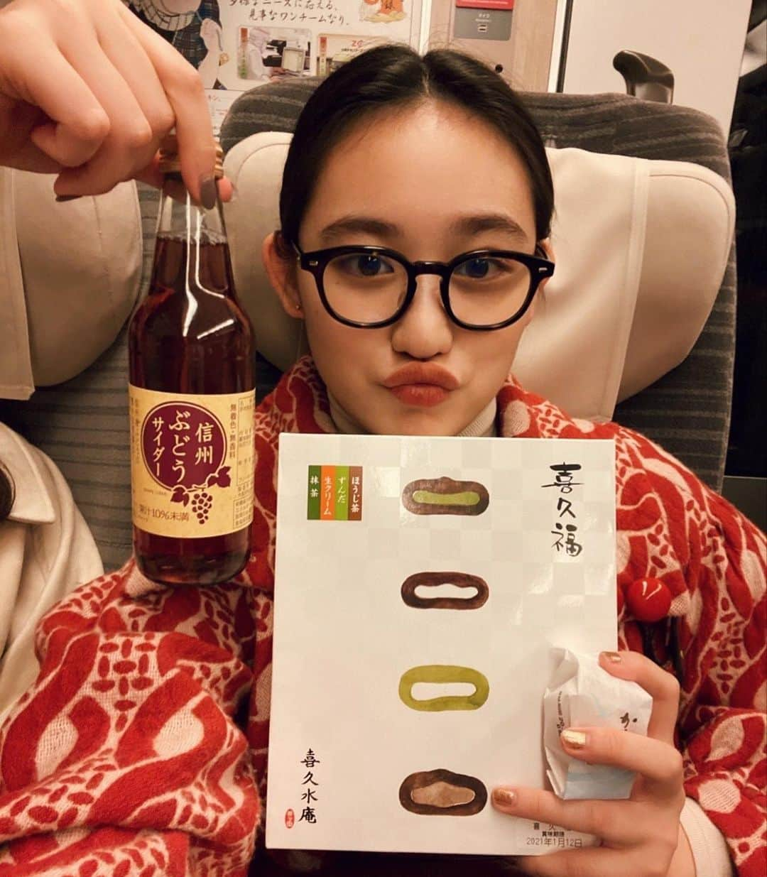 佐々木莉佳子さんのインスタグラム写真 - (佐々木莉佳子Instagram)「仙台公演ありがとうございました(^.^)﻿ おいしいお土産get〜✌🏼💞﻿ ﻿ 気づけばフォロー7万人㊗️﻿ ﻿ 皆様いつもありがとうございます😢❤️﻿ ﻿ 自分の好きな事を発信している場なのに﻿ こんなにも多くの方がフォローして下さっている事実が﻿ 凄く凄くうれしい…！﻿ ﻿ 暇な時にでも見に来てくれたら嬉しいです(^.^)﻿ ﻿ これからもよろしくお願いします🔅﻿ ﻿ #helloproject#アンジュルム#佐々木莉佳子﻿ #宮城#わたしの推しお土産#喜久福#かもめの玉子🥚」10月25日 22時29分 - rikako_sasaki.official