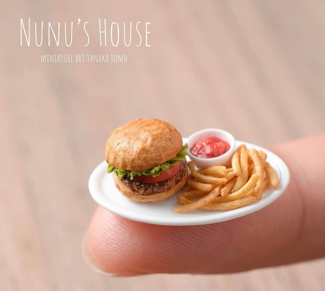 Nunu's Houseのインスタグラム：「🍔🍟 来年2月からのミニチュア教室 課題予定のハンバーガーを作りました。 教室受講とオンライン受講となります👍  #田中智#ミニチュア #miniature#nunushouse #ハンバーガー#hamburger」