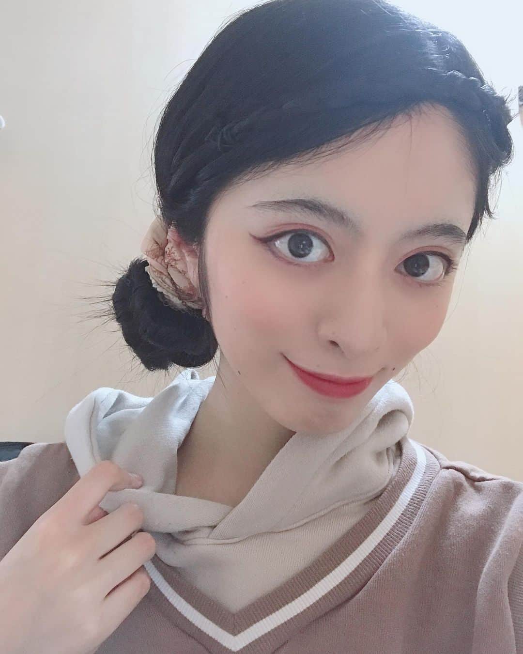 加藤美帆さんのインスタグラム写真 - (加藤美帆Instagram)「携帯もうすぐ新しくするって言ったらいっぱい貰いました🥰❣️ そして、撮影会とオフ会とっても楽しかった♥ 初めましてさんいっぱいで嬉しかったから、髪型頑張ってみました( 'ω' و(و " ♪ ( 'ω' و(و " ♪ ( 'ω' و(و " ♪ #idol #CLIPCLIP #model #actor #talent #撮影会 #オフ会 #ありがとーう #ロングヘア  #japanesegirl  #アイドル #髪型 #ヘアアレンジ」10月25日 22時33分 - miho_kato07