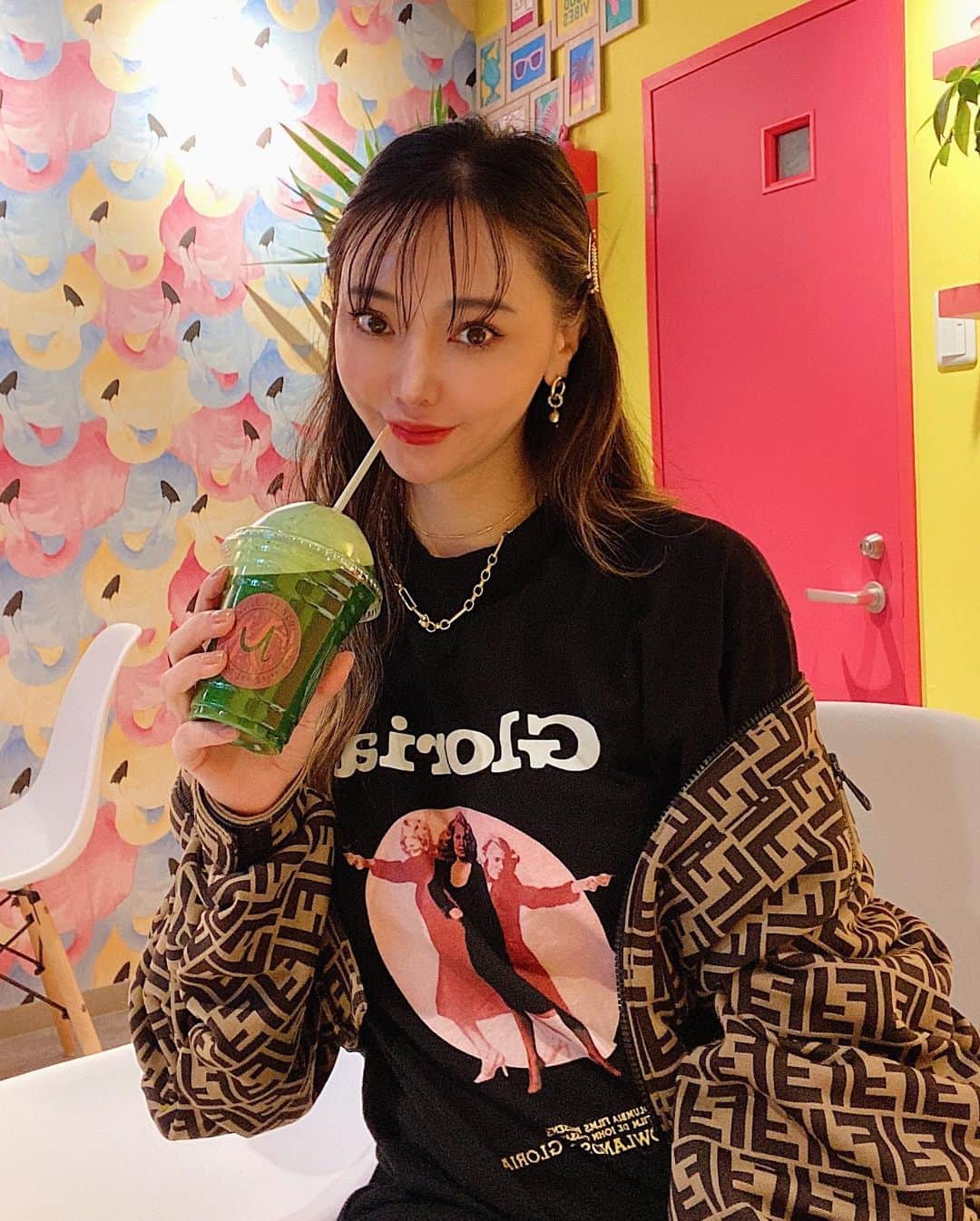 クリスティン・ウェイのインスタグラム：「Relaxing Sunday and with my favorite healthy detox juice @jujuthejuice  #juicebar #jujujuice #cleanselife #vegetables #juicelife #detoxjuice #cwlife #インスタ映え」