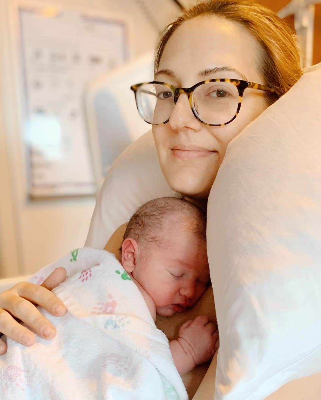 Anna Jane Wisniewskiさんのインスタグラム写真 - (Anna Jane WisniewskiInstagram)「It’s Bennett!   The newest (and last!) bundle of our fam: Mark Bennett. He’s going to be a middle name kid and we’re calling him Bennett, that is, until he inevitably develops a nickname.   Mark is the name of BOTH his grandfathers and we’re proud to pass that down to him—I think my late dad would be excited to share his name. (Fun fact, my dad was also one of three boys) Bennett is my Grammy’s maiden name and although she’s been gone for decades, I love the fact that we’ve passed down a family name to all our boys.   He was born on 10/21, has hair like Teddy, already gave himself a little scratch on the cheek (newborn nails 😑), and Harry has already proven to be extremely helpful (he’s the oldest of three brothers—he’s taking it seriously).   I can’t believe he’s here. I spent most of this pregnancy in denial that it feels like a dream. It’s been such a journey and I’m so relieved our little man is healthy and home. 🌈🌈」10月25日 22時39分 - seeannajane