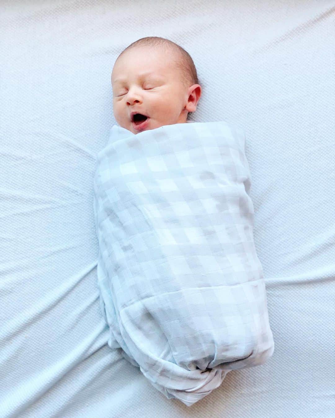 Anna Jane Wisniewskiのインスタグラム：「It’s Bennett!   The newest (and last!) bundle of our fam: Mark Bennett. He’s going to be a middle name kid and we’re calling him Bennett, that is, until he inevitably develops a nickname.   Mark is the name of BOTH his grandfathers and we’re proud to pass that down to him—I think my late dad would be excited to share his name. (Fun fact, my dad was also one of three boys) Bennett is my Grammy’s maiden name and although she’s been gone for decades, I love the fact that we’ve passed down a family name to all our boys.   He was born on 10/21, has hair like Teddy, already gave himself a little scratch on the cheek (newborn nails 😑), and Harry has already proven to be extremely helpful (he’s the oldest of three brothers—he’s taking it seriously).   I can’t believe he’s here. I spent most of this pregnancy in denial that it feels like a dream. It’s been such a journey and I’m so relieved our little man is healthy and home. 🌈🌈」