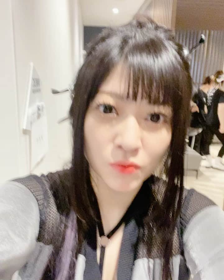 鈴華ゆう子のインスタグラム：「和楽器バンドJAPAN TOUR 2020東京公演ありがとうございましたー！(o´∀`o) このあと、「筋肉お兄さん！」て山葵が突然来たんだけど、私が撮影終了ボタン押しちゃって撮れなかったのが悔やまれますね。 #和楽器バンド #Wagakkibnd #TOKYO_SINGING」