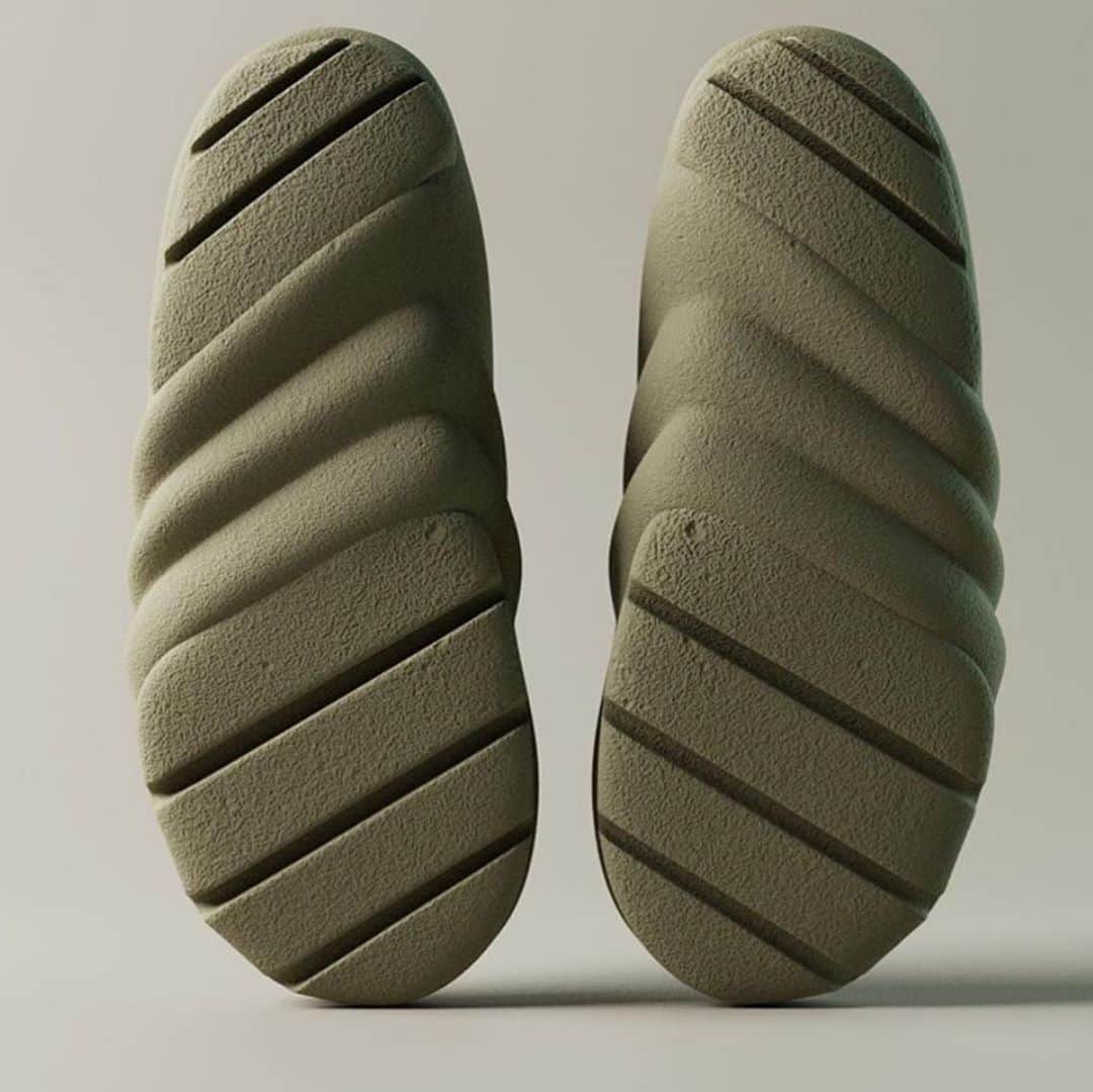 YeezyBoostOfficial さんのインスタグラム写真 - (YeezyBoostOfficial Instagram)「Would you cop or drop?   Let’s hear your thoughts 💭   Yeezys slide concept By @finnrushtaylor.id 🔥」10月25日 22時48分 - sightbase