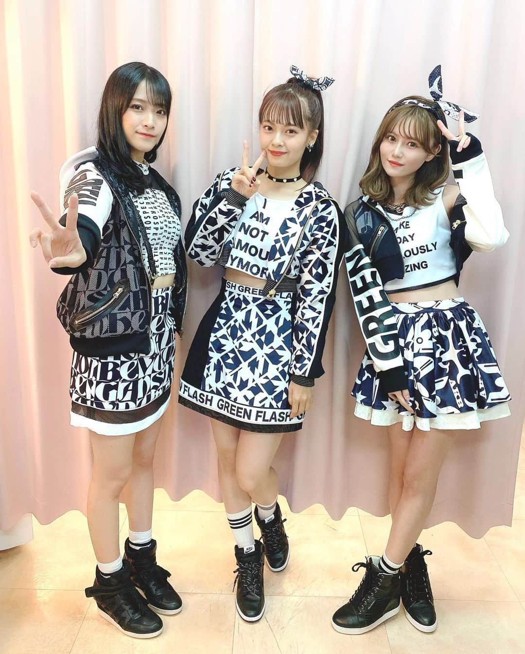 込山榛香さんのインスタグラム写真 - (込山榛香Instagram)「初めて白のアイラインを🤍﻿ ﻿ 昨日衣装に合わせたんだけど、﻿ 私服にも合いました😌﻿ ﻿ ﻿ ﻿ 昨日は「 #K承する者たち 」2回公演﻿ ありがとうございました☘️﻿ ﻿ ﻿ 毎回衣装を変えてるのが私達の拘りなのですが、 今回の衣装は特に好き❤︎﻿ ﻿ カッコイイ感じどうですか？？﻿ ﻿ ﻿ ﻿ #AKB48 #AKB48劇場」10月25日 22時44分 - komiharu_official