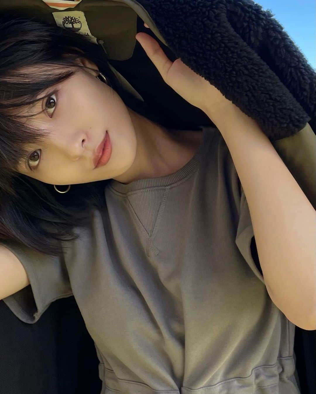 吳子霏（Ellen Wu）のインスタグラム：「﻿ 等好久的好天氣，曬一曬，走一走，好心情，健健康康。﻿ ﻿ 等有夠久的好天，曝曝欸，去行行，好心情，健健康康。﻿ ﻿ @timberland_taiwan @timberland ﻿ #NatureNeedsHeroes #Earthkeepers﻿ #再生物料製成 #永續環保」