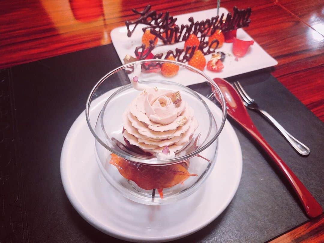 カオルコさんのインスタグラム写真 - (カオルコInstagram)「はじめましてからのサプライズ。 なんて幸せなんでしょ( ¨̮ )︎︎❤︎︎ 楽しい夜でした☪︎*｡꙳  ご近所さんだからまたすぐ会えそうなのも嬉しいな。  美しいナッシーに素敵なご縁を頂いて、可愛いリカさんにははじめましてなのにお気遣い頂き、素敵な夜の時間を過ごせました☽︎‪︎.*·̩͙‬  Thanks @naccy0112 & @rumeno82 ♥️ Chef @chef_ken_ichiro  #birthdayeve #dinner #surprise #love」10月25日 22時55分 - ka_ruk_