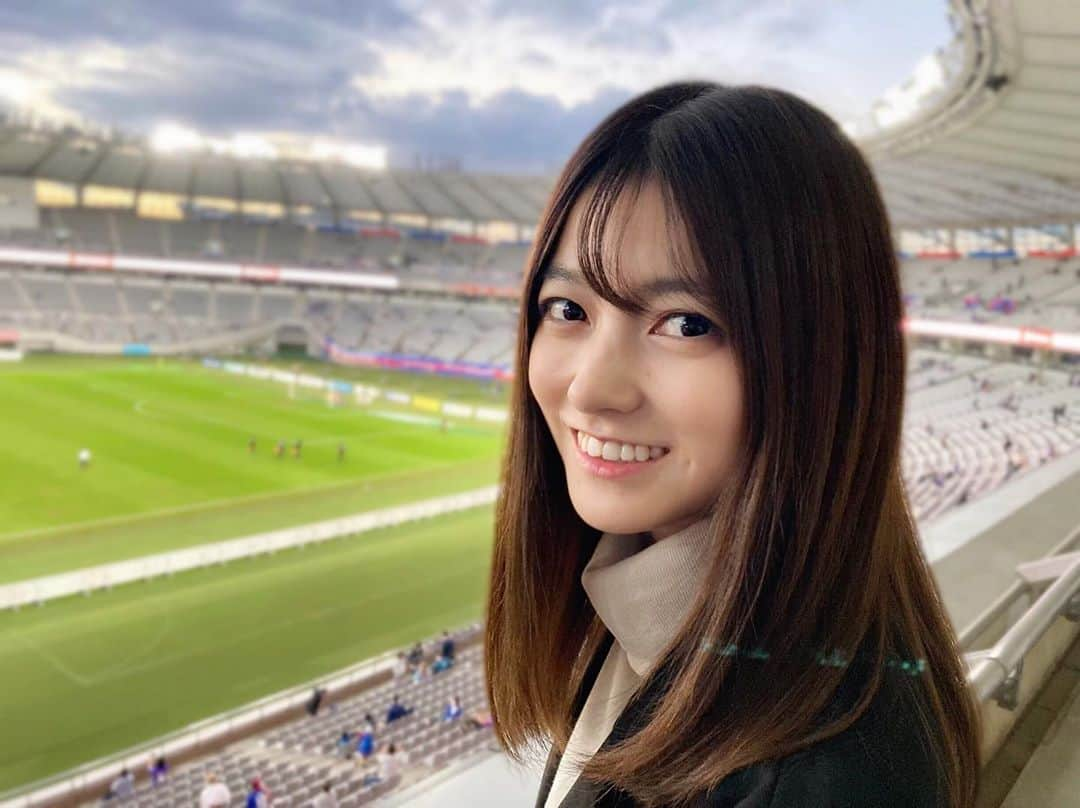 新保里歩さんのインスタグラム写真 - (新保里歩Instagram)「#jleague のある週末😳 現地で観戦できるこの日を待ってました☺︎  久しぶりの観戦は、#横浜fマリノス #fc東京 の試合⚽️  前とは応援や観戦スタイルは違うけど、現地の雰囲気がやっぱり好きだなぁと改めて。  次はどこの試合に行こうかワクワクしてる新保です😋  @yokohamaf.marinos  @fctokyoofficial   #yokohamafmarinos  #マリノス  #fctokyo  #soccer  #soccer⚽️  #サッカー観戦  #soccergirl」10月25日 22時57分 - riho_shinbo0714