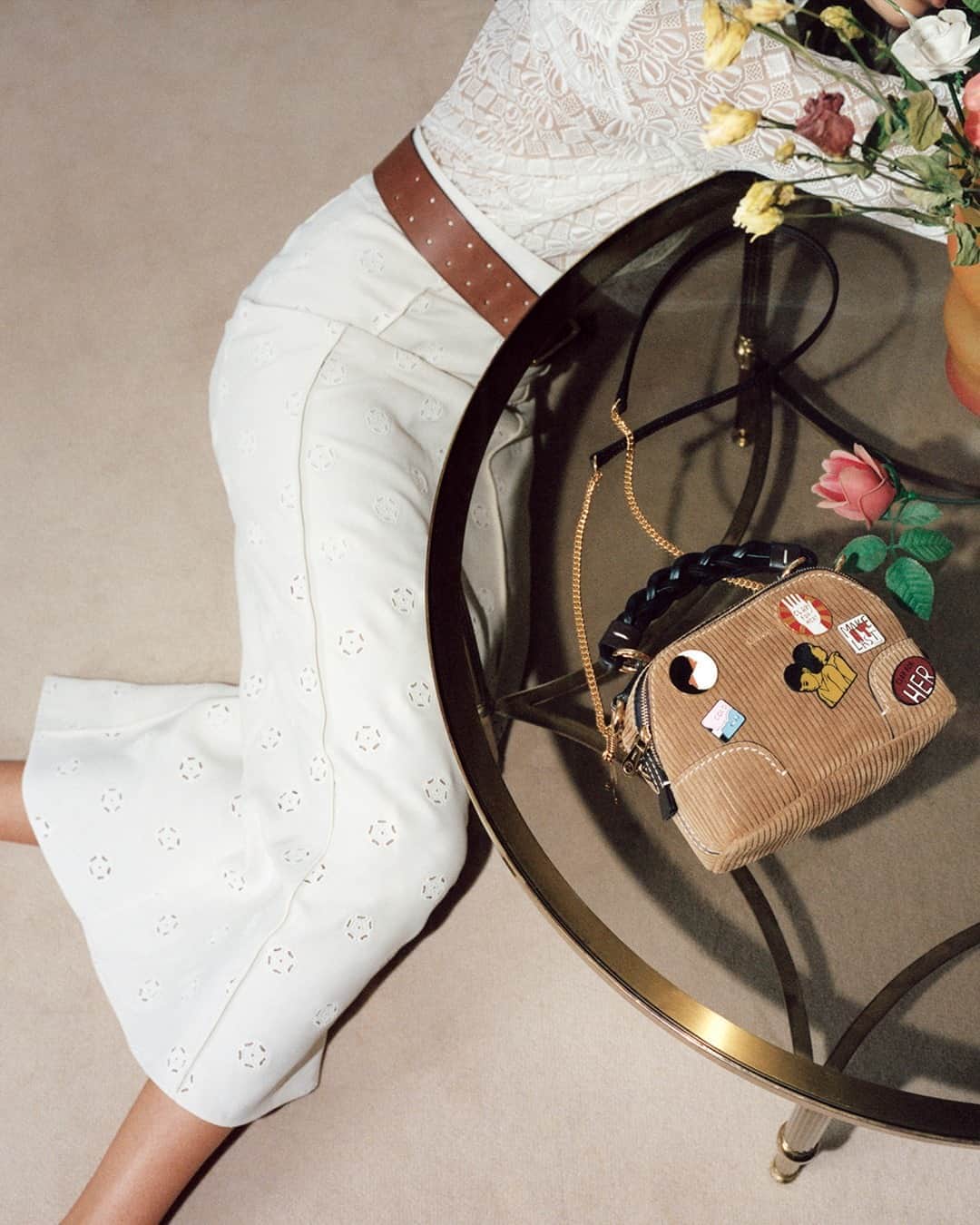 のインスタグラム：「Punctuated with pins from the #CHLOEfw20 collection, this Daria puts a fresh spin on ‘statement’ bag.  Available now in boutiques and on chloe.com  #CHLOEdaria #CHLOE」