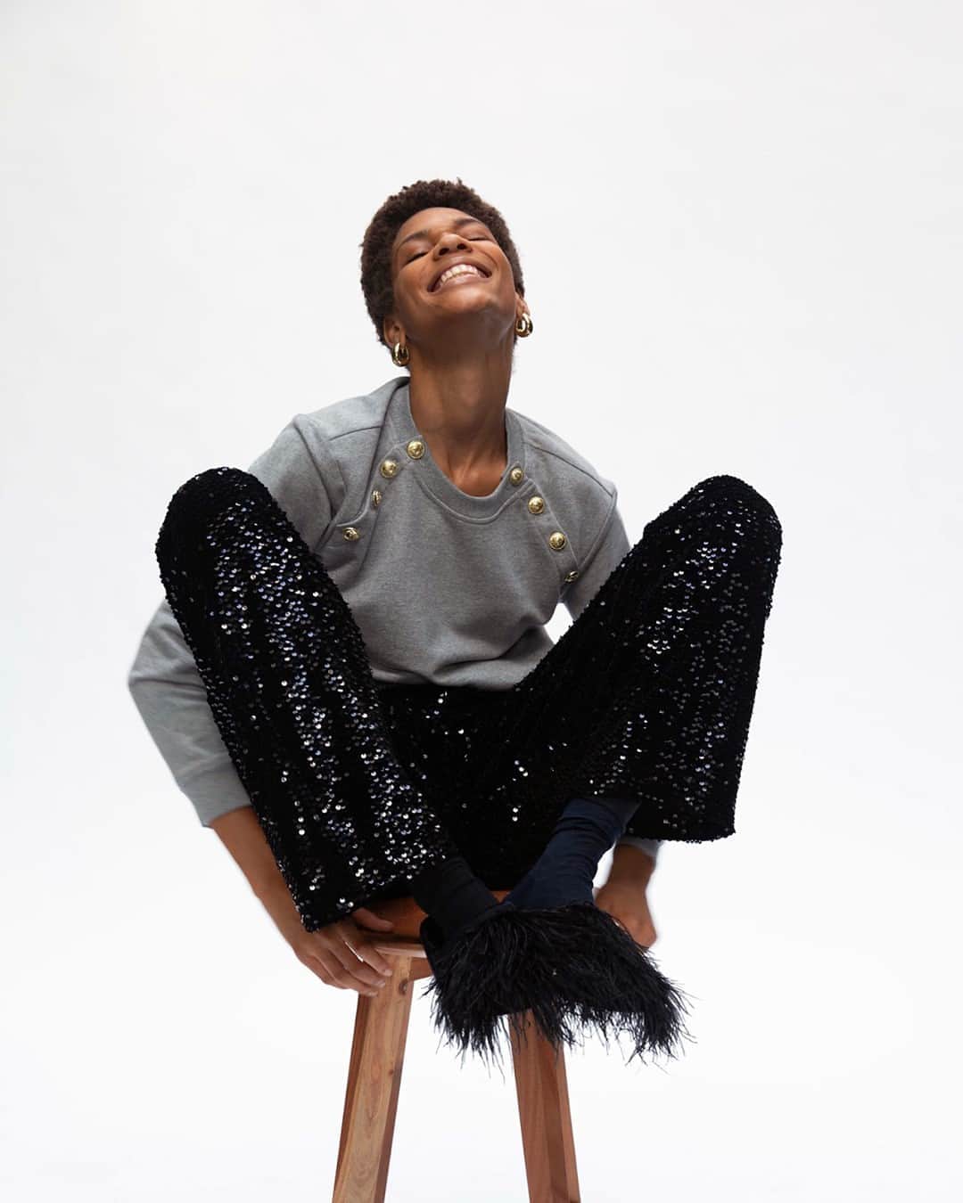 デレクラムのインスタグラム：「Our Velour Lucie Sweatshirt pairs perfectly with a big smile & our new Sequin Galen Pant.」