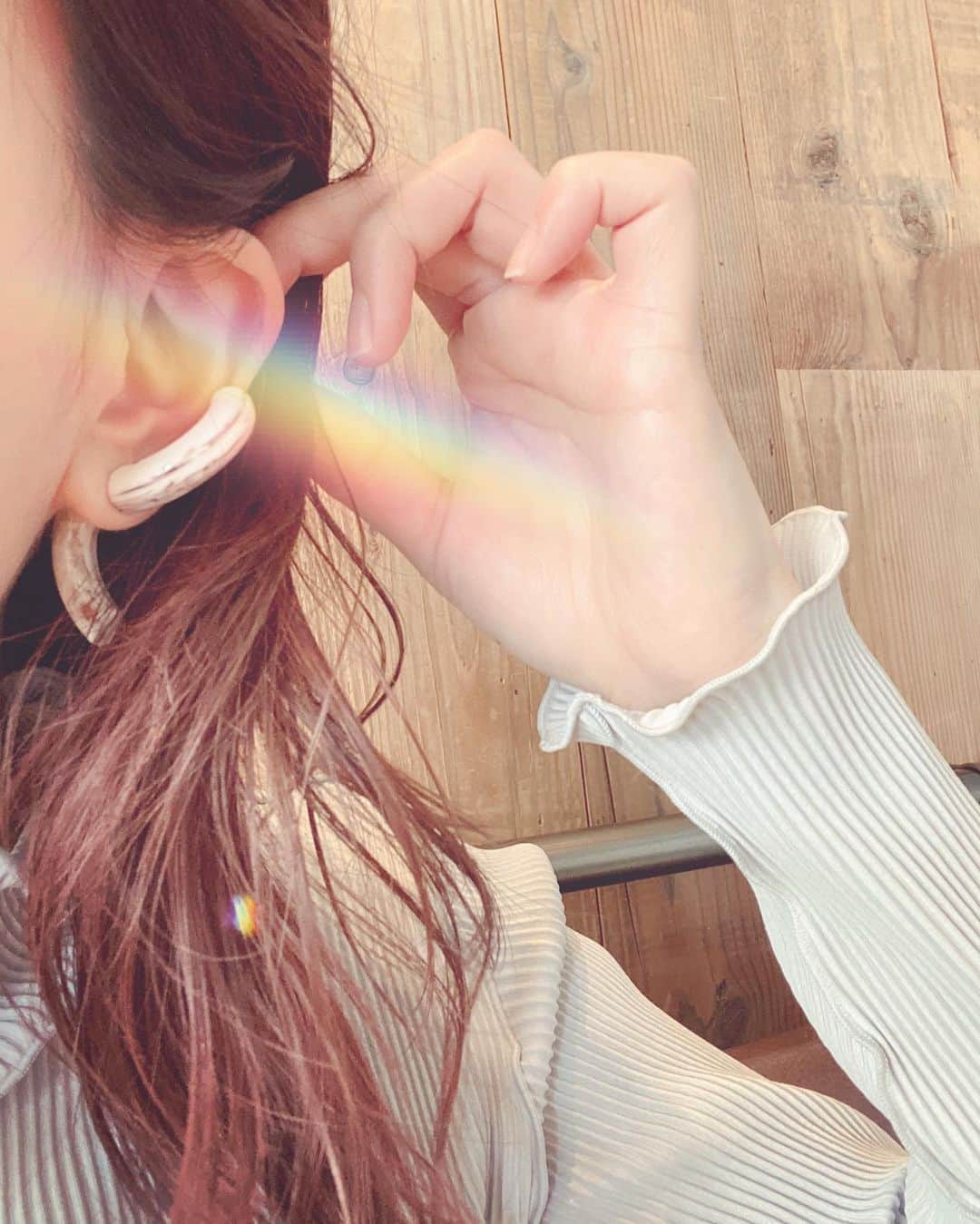 菅原紗由理のインスタグラム：「最近ゲットした お気に入りのピアス。  気分によって いろんな向きに変えられる👼🧡」