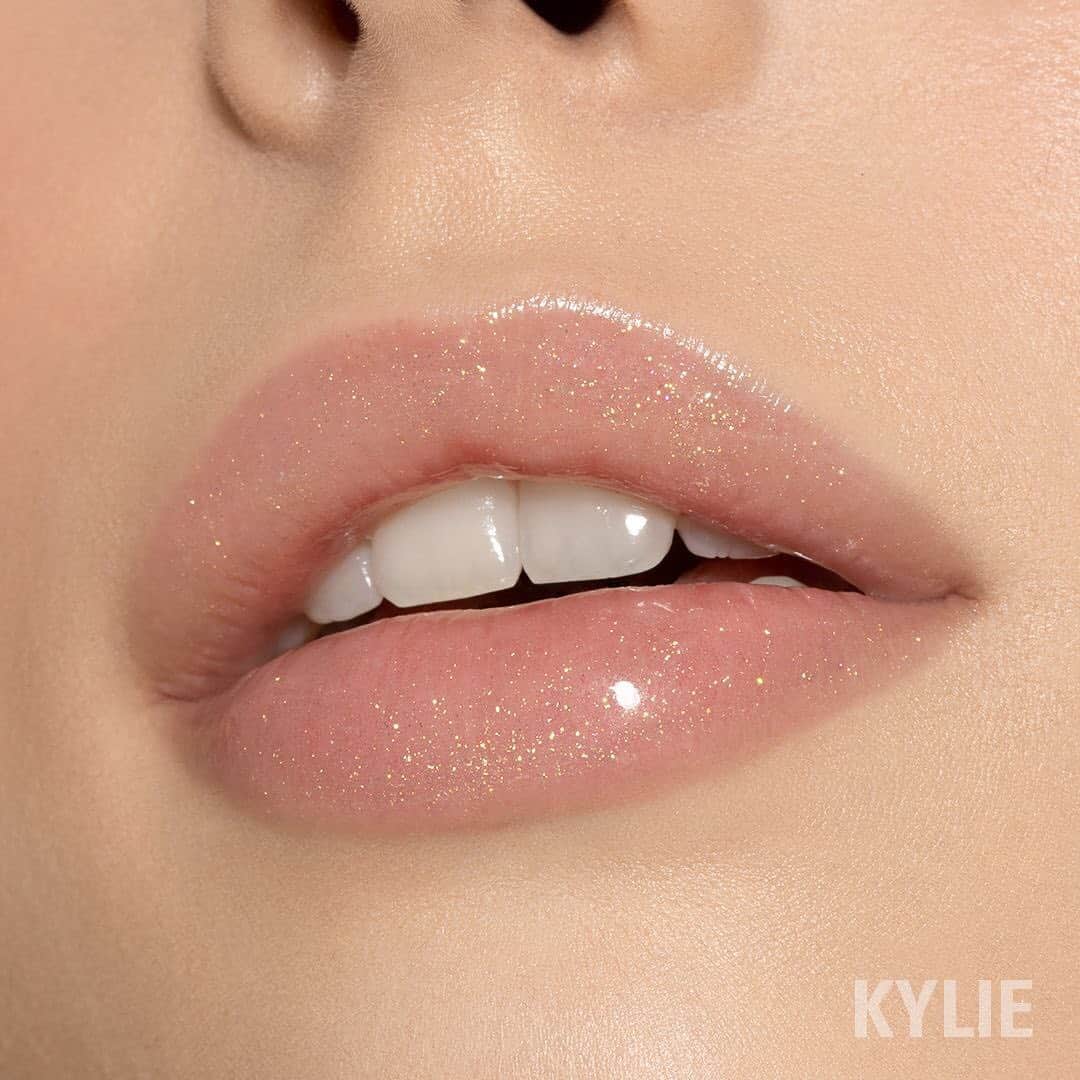 Kylie Cosmeticsさんのインスタグラム写真 - (Kylie CosmeticsInstagram)「swipe for lip swatches of our new Can't Be Tamed Lip Kit and High Gloss Set! 🤎🐆 launching 10/26 3pm pst! which is your favorite? 😍  ✨ Can’t Be Tamed Lip Kit  ✨ Bad Kitty High Gloss  ✨ Feline Cute High Gloss  ✨ Hissy Fit High Gloss  ✨ Wildin’ High Gloss」10月25日 23時09分 - kyliecosmetics