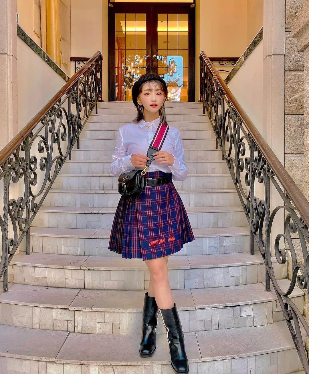 ERENAのインスタグラム：「. . 👒　@sucredouceur_official  👔　@bershka  👗👜👢 @dior」