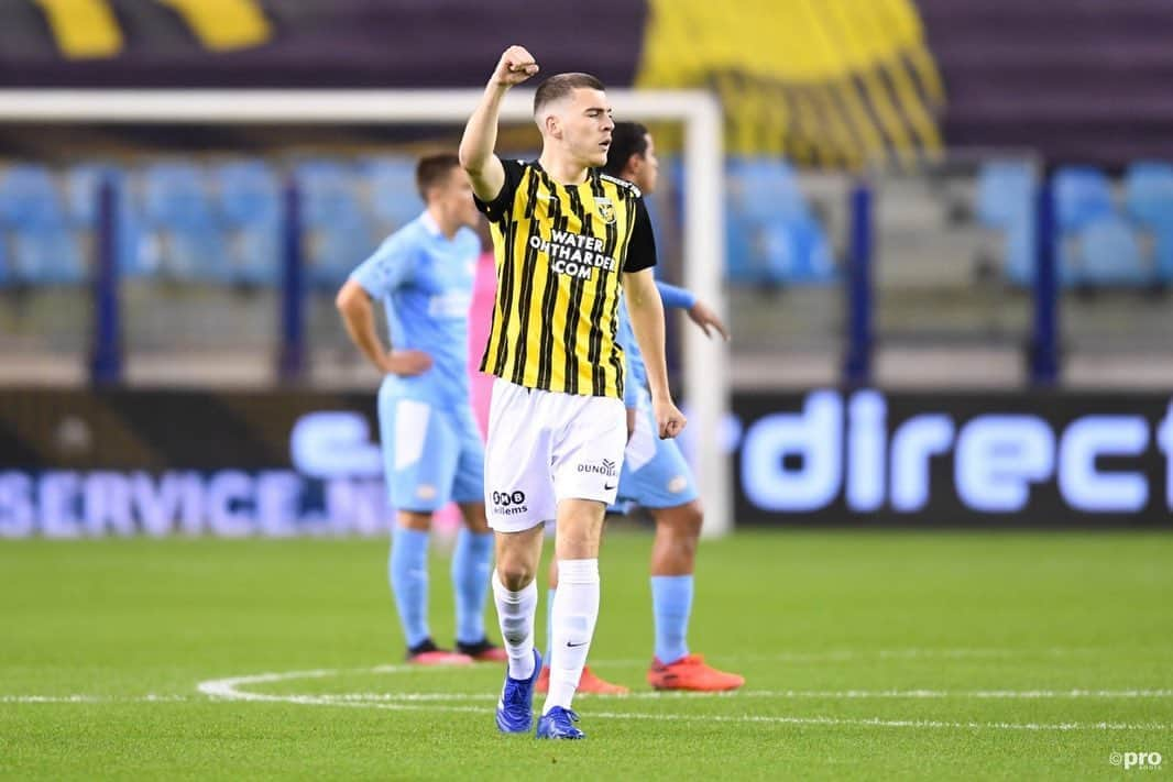 フィテッセさんのインスタグラム写真 - (フィテッセInstagram)「Started with a bang, Jacob! 💥⠀ ⠀ Let’s go boys 🙌🏻⠀ ⠀ #Vitesse #vitpsv #WijVoorJullieJullieVoorOns」10月25日 23時25分 - mijnvitesse