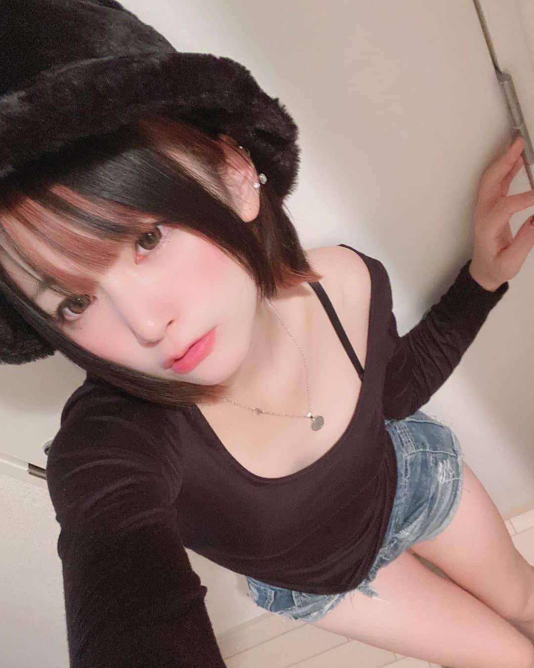 霧宮てんのインスタグラム：「ハロウィンはなんの仮装しますか？」