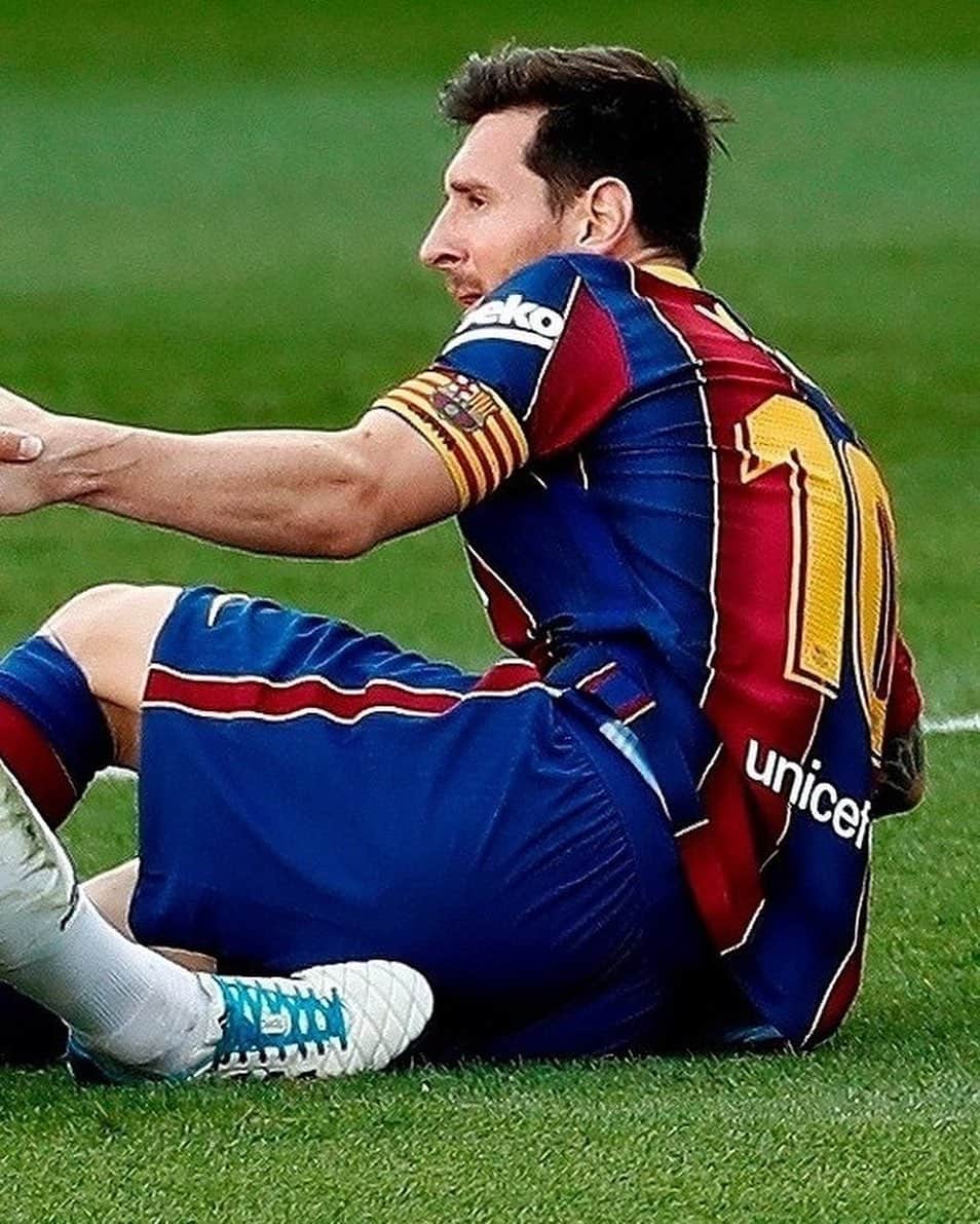 トニ・クロースさんのインスタグラム写真 - (トニ・クロースInstagram)「#Repost @laliga: @toni.kr8s 🤝 @leomessi   🤍🤍 FAIRPLAY 💙❤️  #ElClasico #Kroos #Messi #RealMadrid #Barça #LaLigaSantander #LaLiga #YouHaveToLiveIt #HayQueVivirla」10月25日 23時29分 - toni.kr8s