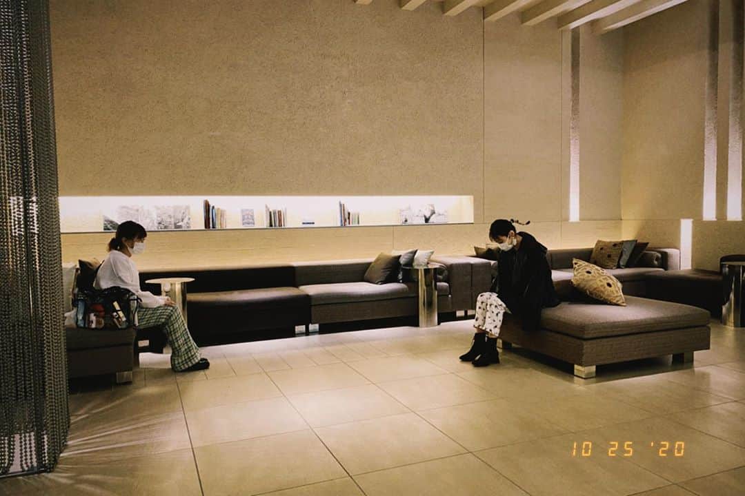 高橋愛さんのインスタグラム写真 - (高橋愛Instagram)「距離感　w ㅤㅤㅤㅤㅤㅤㅤㅤㅤㅤㅤㅤㅤ ㅤㅤㅤㅤㅤㅤㅤㅤㅤㅤㅤㅤㅤ 今日は PARCOさんで お仕事させていただきました❤️ ㅤㅤㅤㅤㅤㅤㅤㅤㅤㅤㅤㅤㅤ 生配信、めちゃくちゃ楽しかったです🥺 見てくださった皆さん！ コメントをくださった皆さん！ ありがとうございました☺️🙏🏻❤️ ㅤㅤㅤㅤㅤㅤㅤㅤㅤㅤㅤㅤㅤ #渋谷PARCO #オンライン商店街 #生配信 #ありがとうございました😊 ㅤㅤㅤㅤㅤㅤㅤㅤㅤㅤㅤㅤㅤ」10月25日 23時34分 - i_am_takahashi