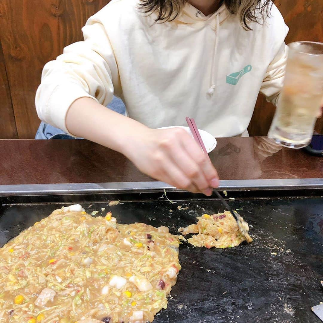 根本朱里さんのインスタグラム写真 - (根本朱里Instagram)「月島のもんじゃ初めて食べた！！  着てるパーカーは @littermate_official さんのものです！！  東大発のブランドでデザインも激かわなので是非！！！」10月25日 23時36分 - kutarogutaroputaro