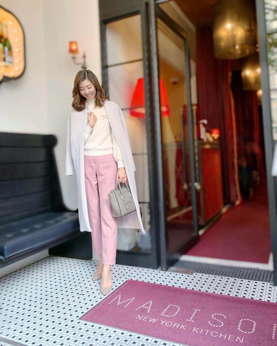 青山美沙子さんのインスタグラム写真 - (青山美沙子Instagram)「#coordinate ♡﻿ ﻿ ﻿ coat・・#kuih﻿ tops・・#ZARA﻿ pants・・#DHOLIC﻿ shoes・・#seventwelvethirty﻿ bag・・#CELINE ﻿ ﻿ ﻿ ﻿ ﻿ @kuih_store  のコートは今の時期羽織るのに丁度良い☺︎♡﻿ ﻿ ﻿ ﻿ ﻿ ﻿ #ootd#fashion#コーディネート#コーデ#大人コーデ#コート#kuihst#クイ#ニット#ザラ#パンツ#ディーホリック#バッグ#セリーヌ#ラゲージ#ラゲージナノ#パンプス#ベージュパンプス#ピンクパンツ#ピンクコーディネート#アラサー女子コーデ#アラサーファッションコーデ#ザラジョファッション#ザラジョコーデ」10月25日 23時38分 - misa1120mh