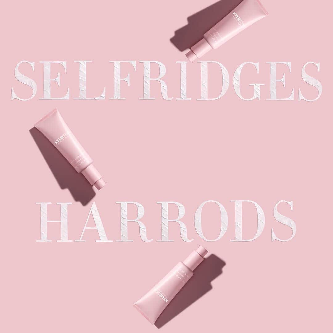 クリス・ジェンナーさんのインスタグラム写真 - (クリス・ジェンナーInstagram)「UK! @KylieSkin will be will be available in @theofficialselfridges and @harrodsbeauty online on Nov. 1 and in stores on Nov. 3! 🇬🇧 So exciting! #proudmama❤️ @kyliejenner」10月25日 23時40分 - krisjenner