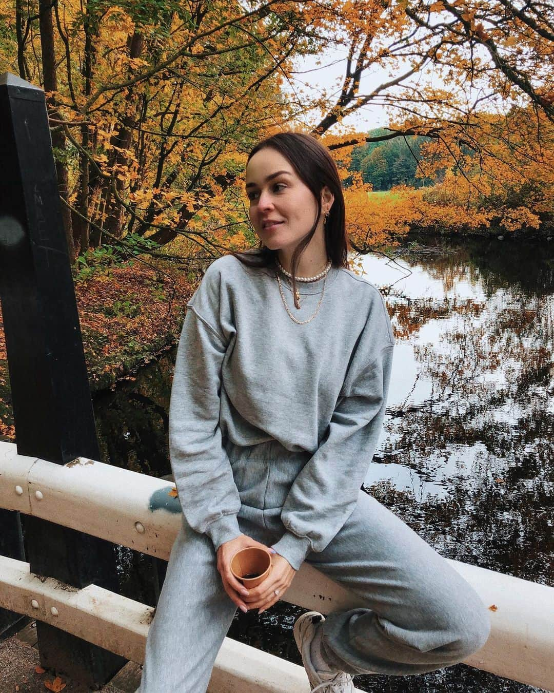 アンディー・トレスさんのインスタグラム写真 - (アンディー・トレスInstagram)「Big fan of these Autumn walks 🍁 #amsterdam #amsterdamsebos」10月25日 23時49分 - stylescrapbook