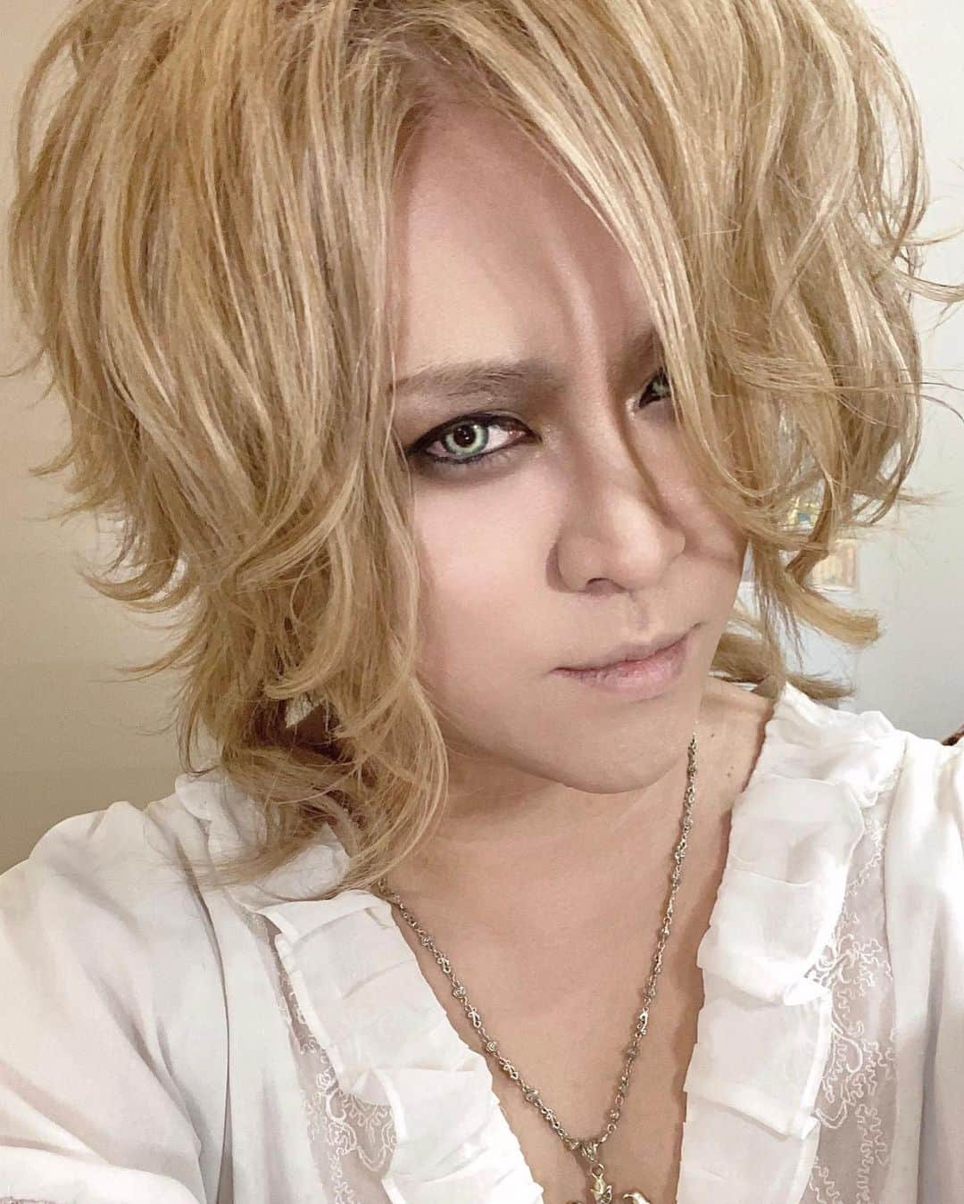 KAMIJOさんのインスタグラム写真 - (KAMIJOInstagram)「7月以来のYouTubeでの生配信でした どうもありがとう！ 延期していた公演は全ては中止になってしまったけれど、止まってなんかいられない。 理想世界を取り戻そう！」10月25日 23時50分 - kamijoofficial