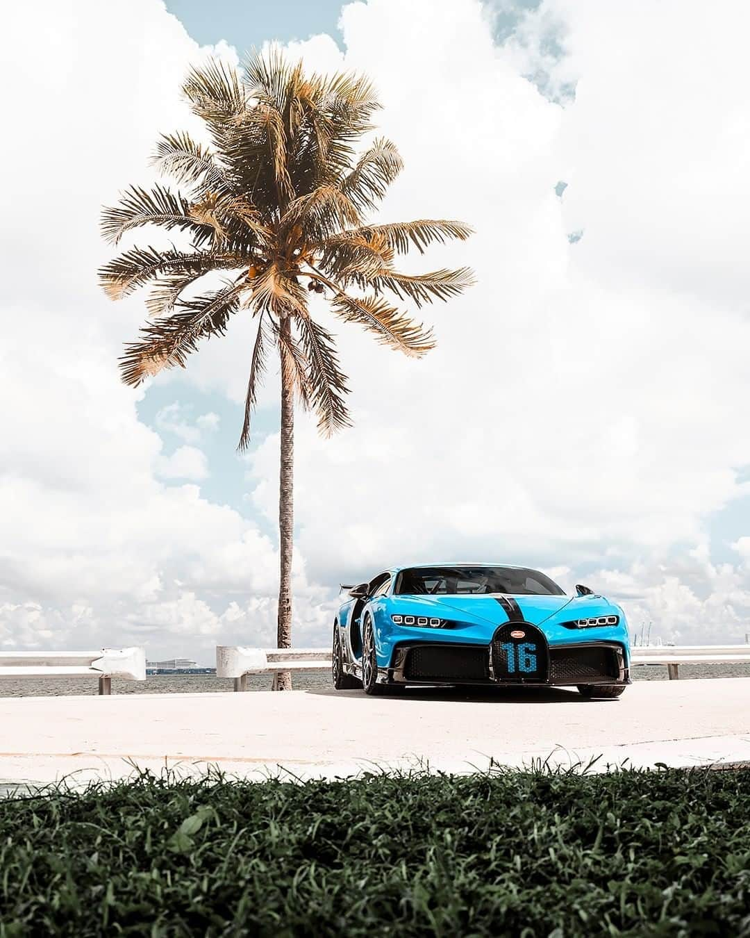 ブガッティさんのインスタグラム写真 - (ブガッティInstagram)「Miami’s vibrant culture, the result of such a diverse population, is legendary. We soaked up all those vibes during the Floridian stops of the CHIRON Pur Sport’s US roadshow.  #BUGATTI #BUGATTIChironPurSport #CHIRONPurSport  _  Fuel consumption, l/100km: 36.7 in urban areas / 15.8 in extra urban areas / 23.5 combined; combined CO2 emissions g/km: 553; efficiency class: G」10月26日 0時00分 - bugatti