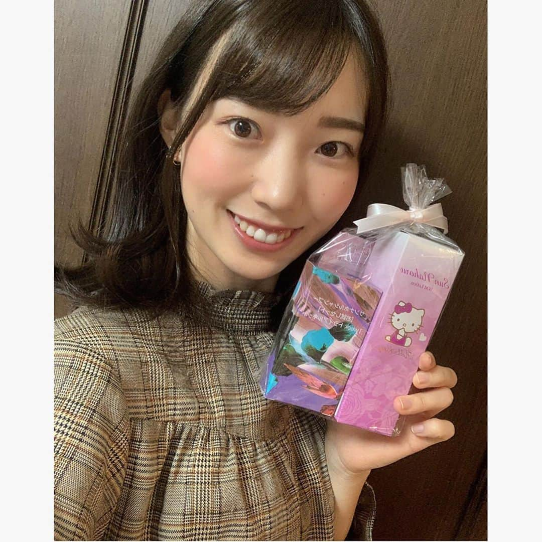 後藤沙梨花さんのインスタグラム写真 - (後藤沙梨花Instagram)「. . @sunnahoru1986  様より、ノンシリコンシャンプーとWHローションをいただきました✨  ハーブと天然成分配合で頭皮に優しいノンシリコンシャンプー！本格自然派シャンプーで、本来のツヤを取り戻せます♪  そして、キティちゃんのボトルデザインが可愛いヘチマ水を用いた化粧水！美白効果だけでなく、抗炎症殺菌作用も期待できるのだとか☺️  素敵な御協賛品をありがとうございました🤍  サンナホルの公式オンラインショップはコチラ▷▷▷ https://www.sunnahoru.jp/  #サンナホル #ノンシリコンシャンプー #シャンプー　#ハローキティ　#自然派シャンプー #化粧水 #ヘチマ水 #スキンケア #美白ケア  #MissContest #Missgwc2020 #gwc #ミス和コンテスト #ミスコンテスト #ミス和 #学習院女子大学 #Miss和contest2020 #gakushuinwomenscollege #和祭 #ミス和コンテスト2020 #ミスコン  #春からgwc #学女ミスコン  #ミスコンファイナリスト #学習院女子大」10月26日 0時00分 - missgwc2023